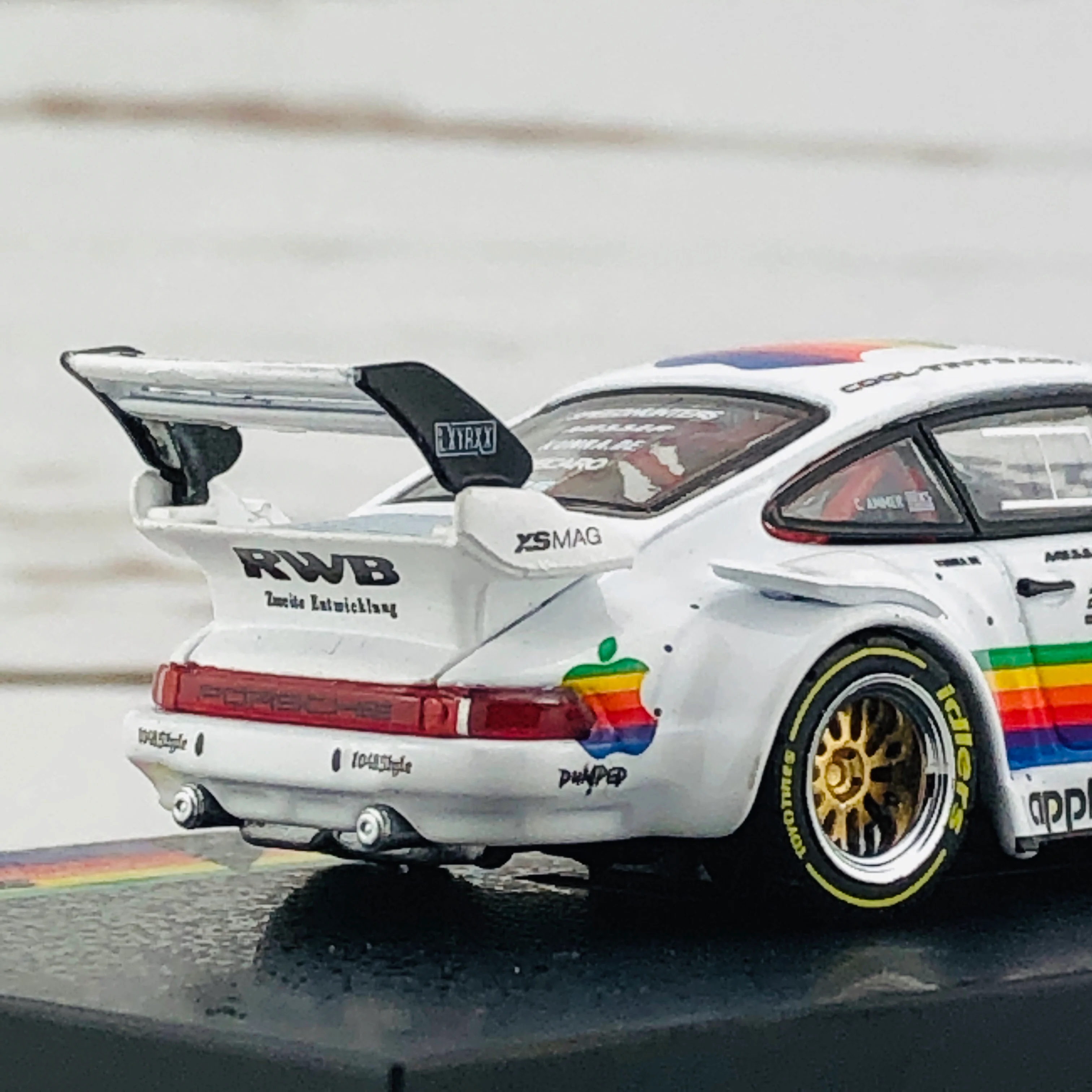 Tarmac Works 1/64 RWB 930 Apple #89 - Image 8