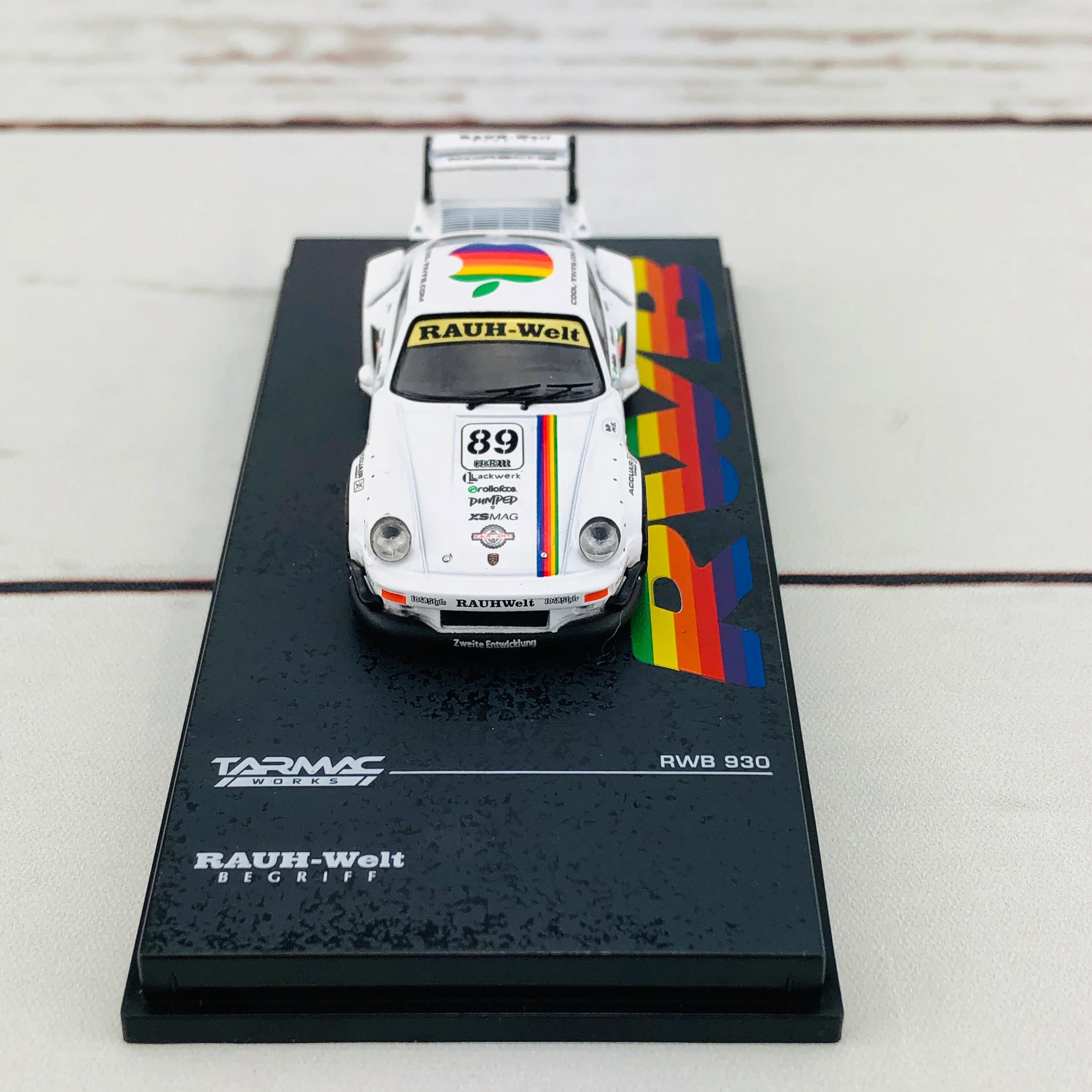 Tarmac Works 1/64 RWB 930 Apple #89 - Image 9