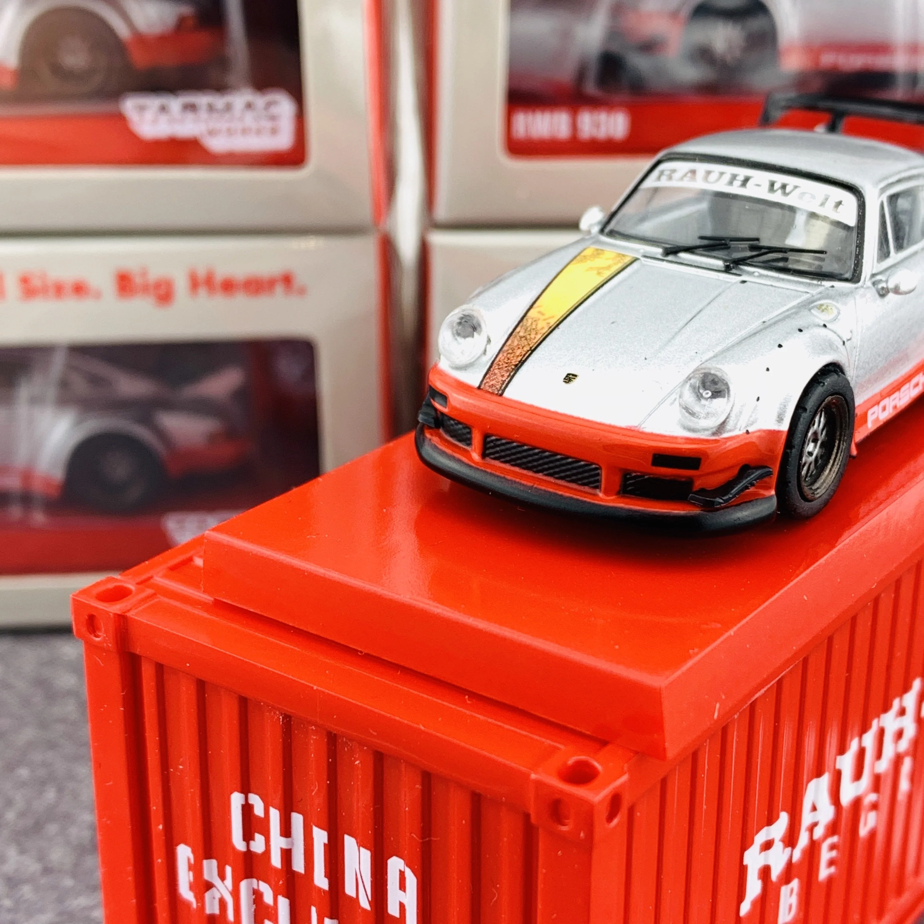 Tarmac Works 1/64 RWB 930 China Special Edition with Container T64-015-CN - Image 6