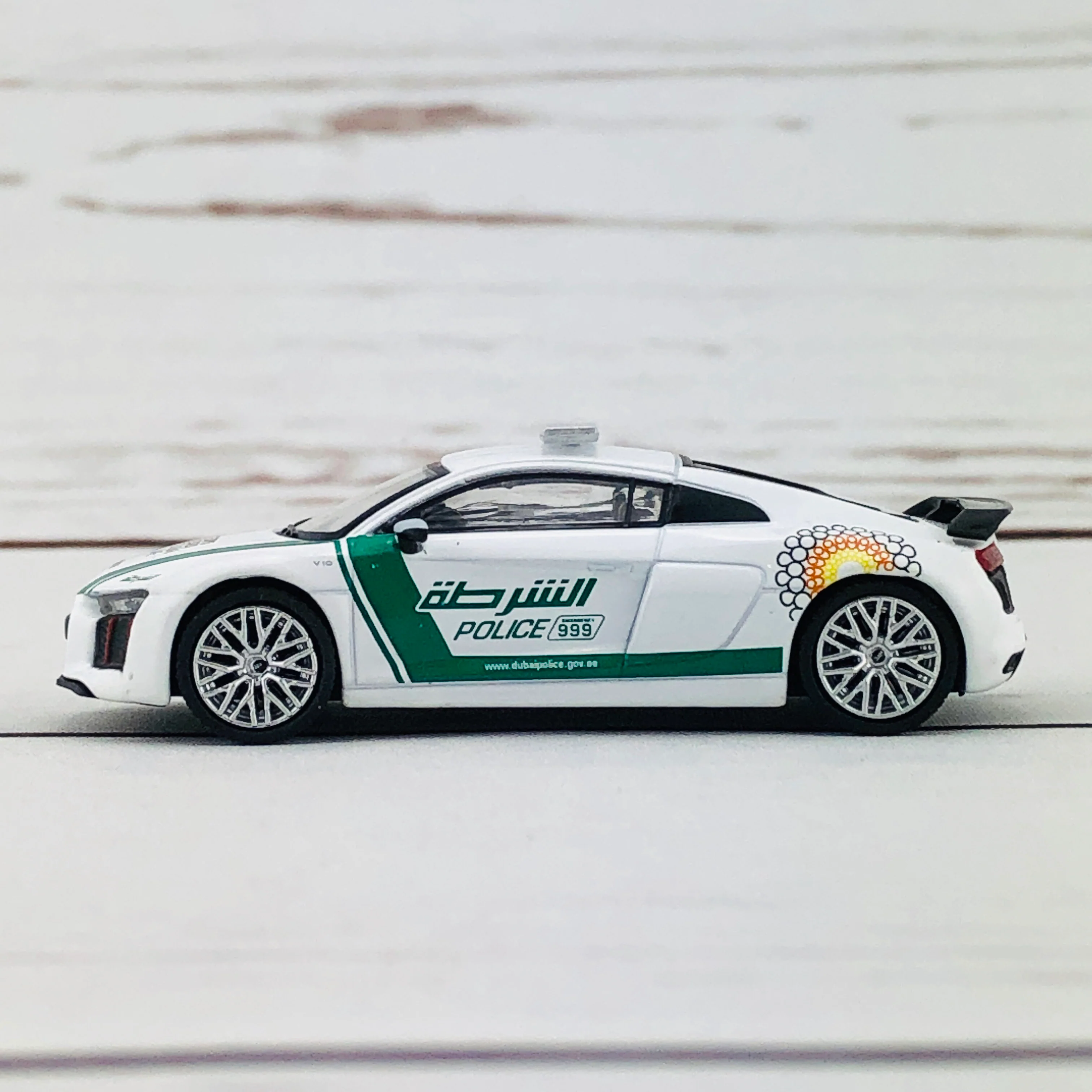 Tarmac Works GLOBAL64 1/64 Audi R8 V10 Plus - Dubai Police - Image 2