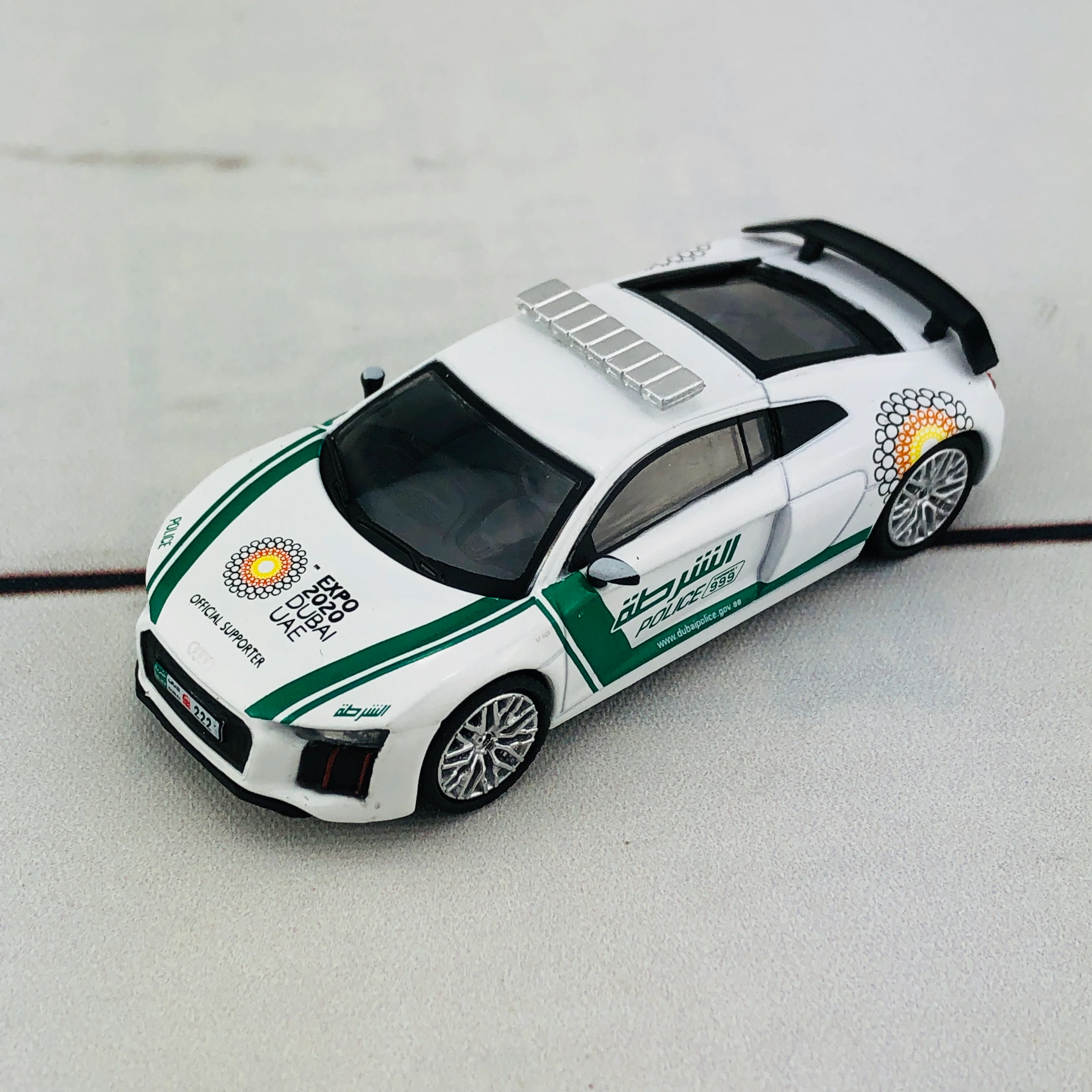 Tarmac Works GLOBAL64 1/64 Audi R8 V10 Plus - Dubai Police - Image 4