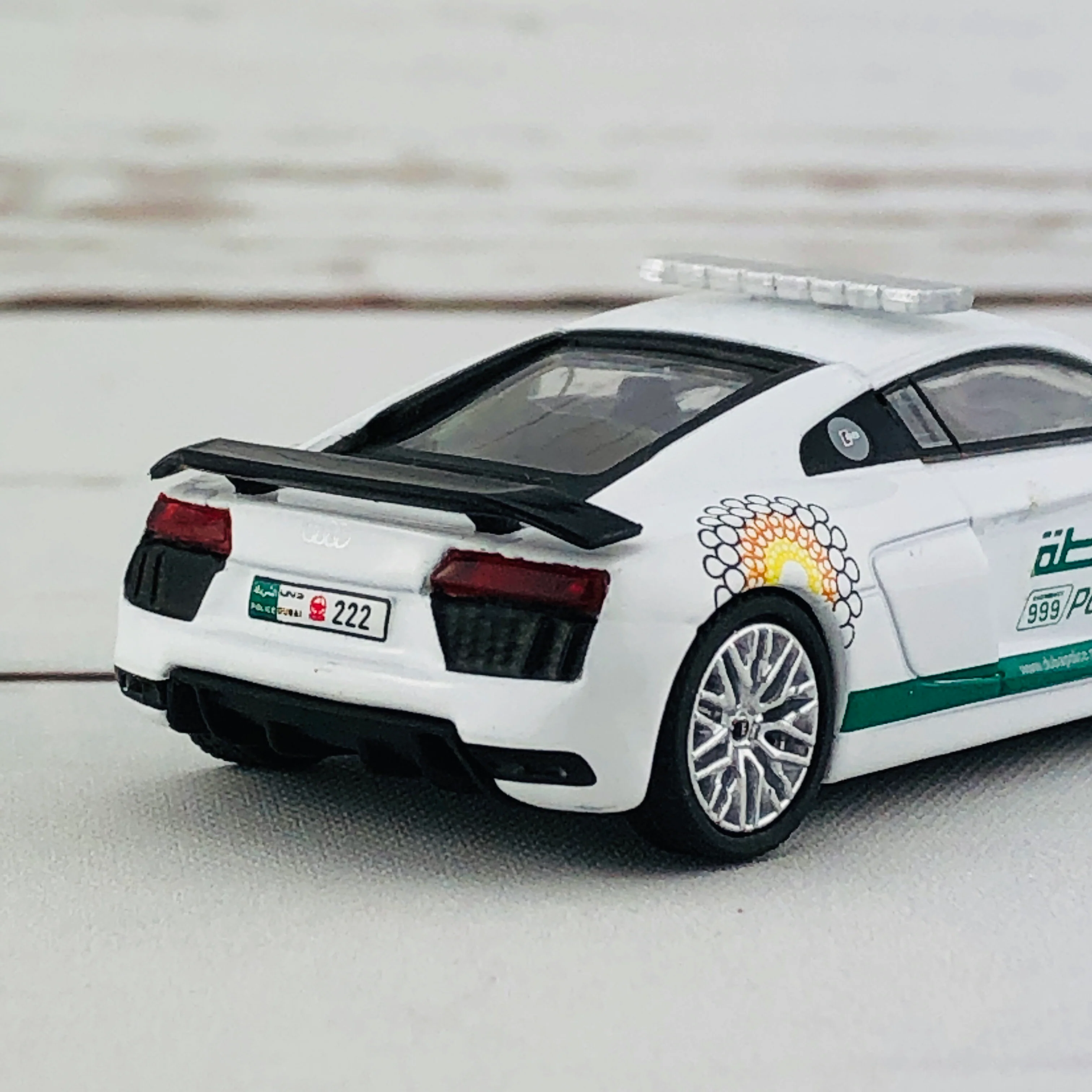 Tarmac Works GLOBAL64 1/64 Audi R8 V10 Plus - Dubai Police - Image 7