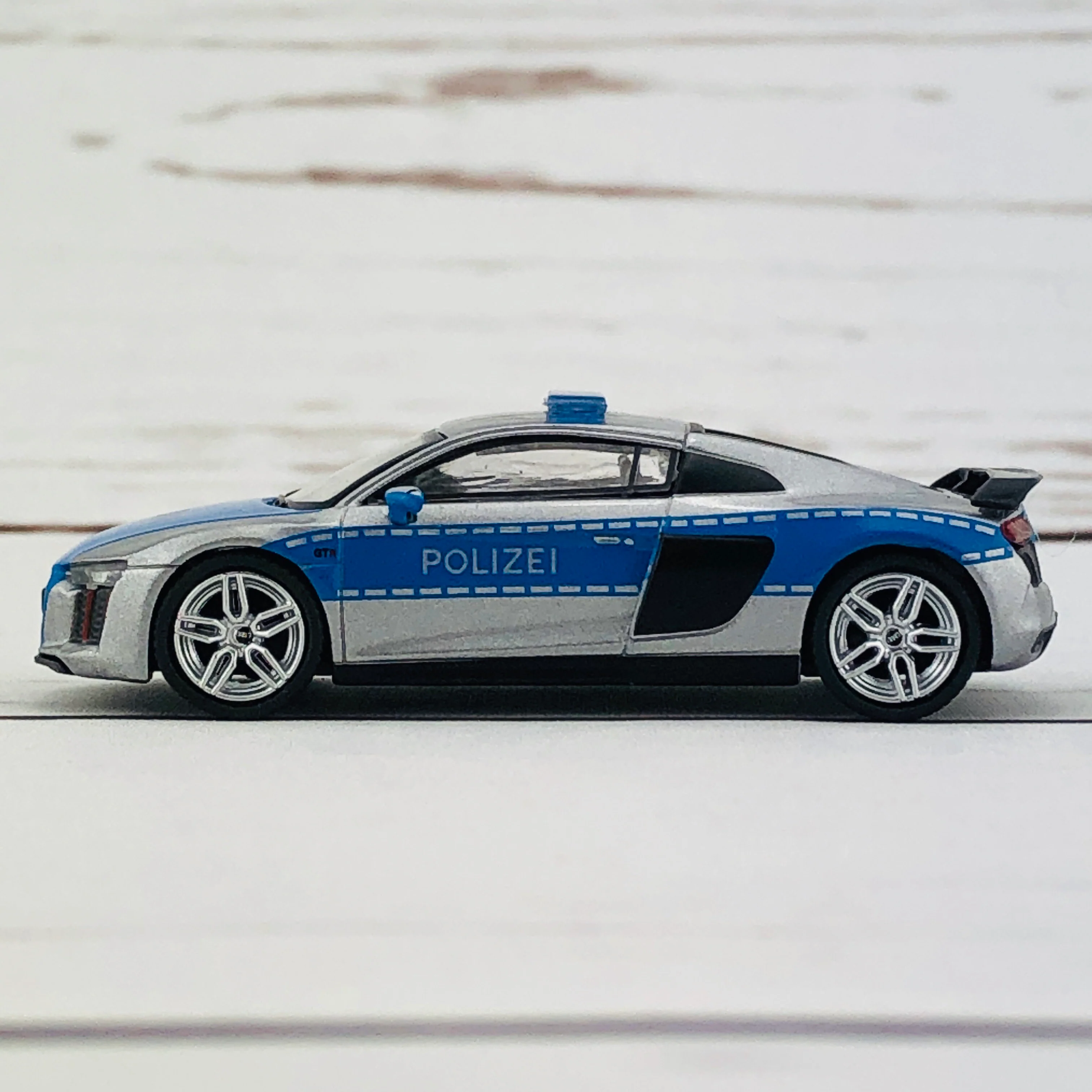Tarmac Works GLOBAL64 1/64 Audi R8 V10 Plus - German Polizei - Image 2