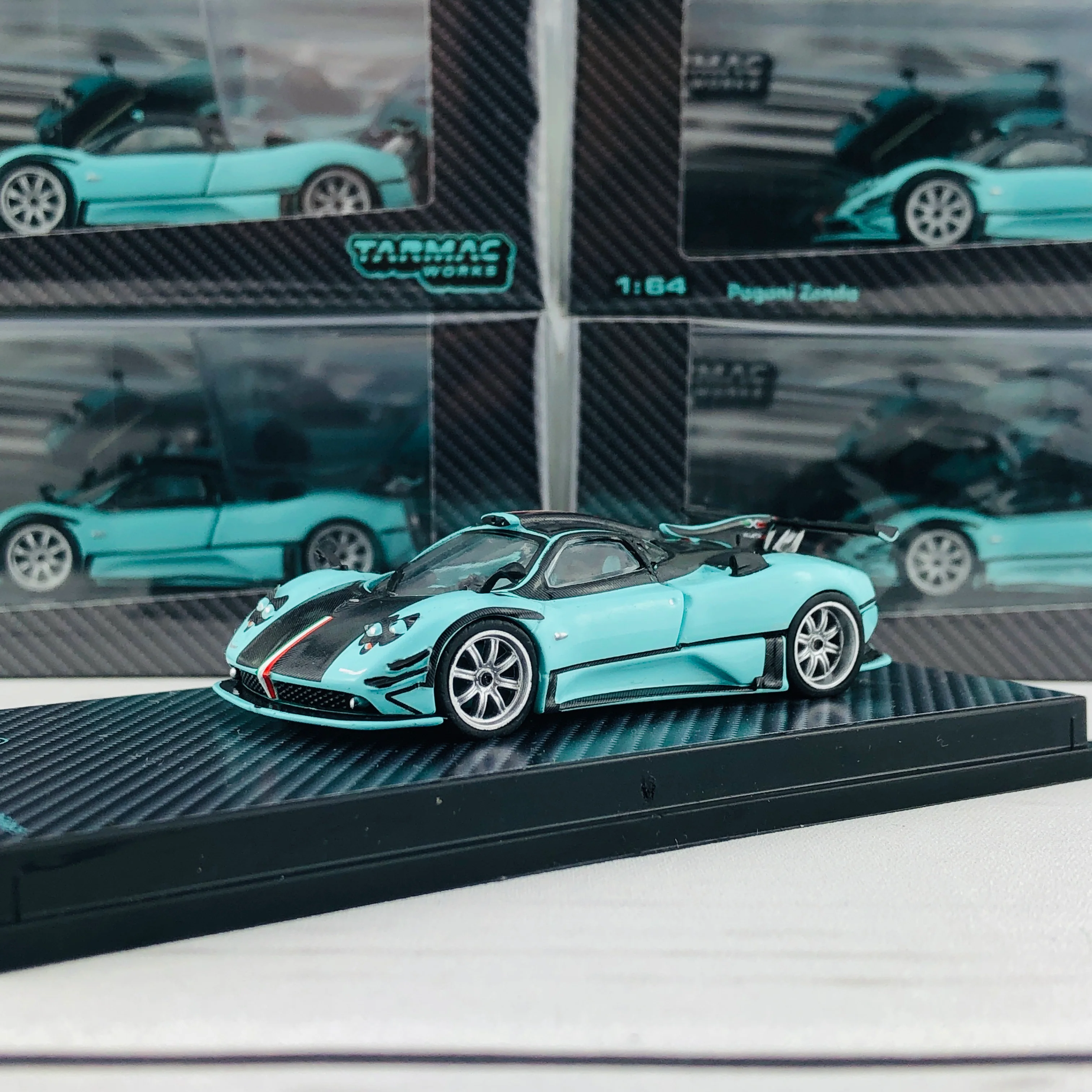 Tarmac Works GLOBAL64 Carbon Edition 1/64 Pagani Zonda T64G-006-RSJX
