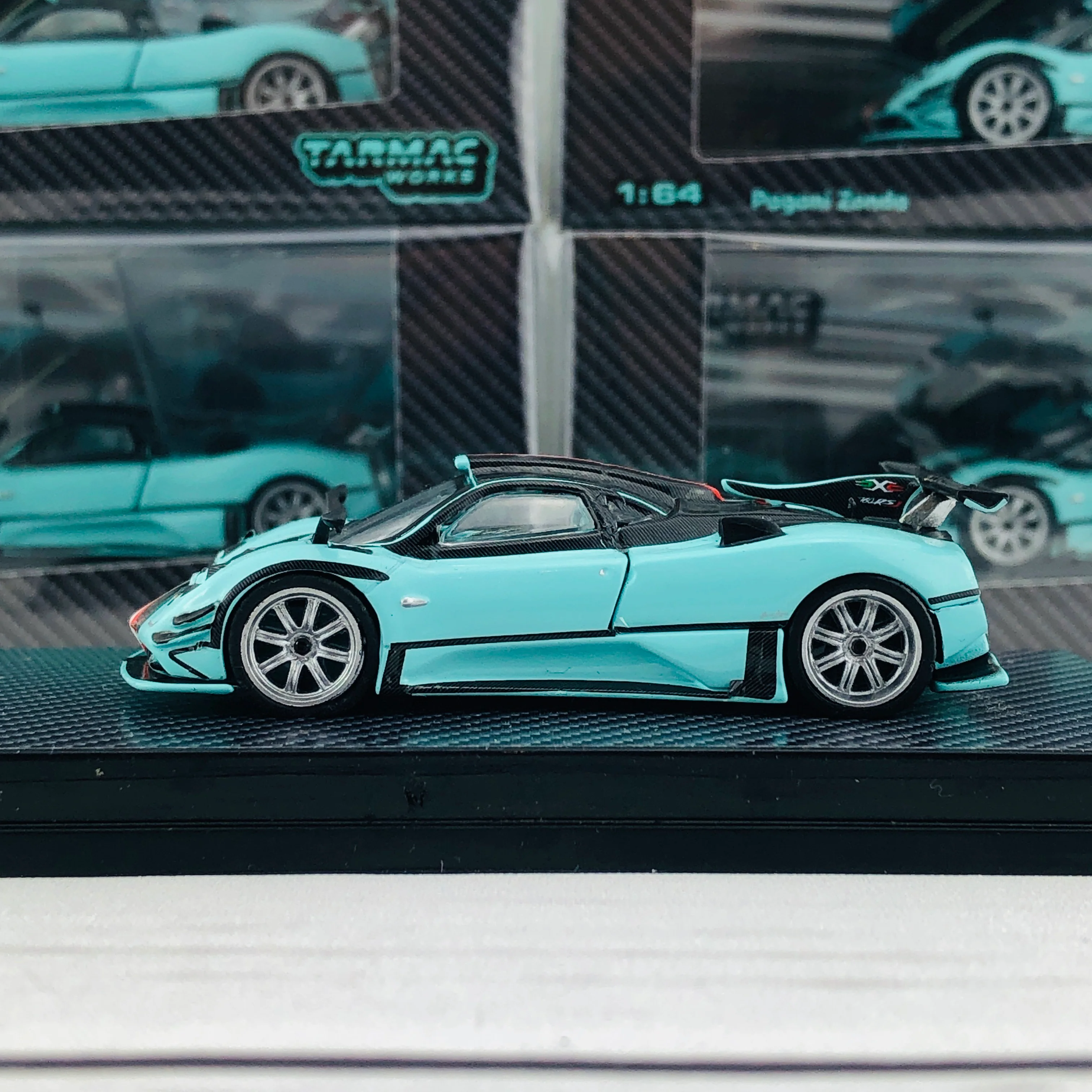 Tarmac Works GLOBAL64 Carbon Edition 1/64 Pagani Zonda T64G-006-RSJX - Image 2