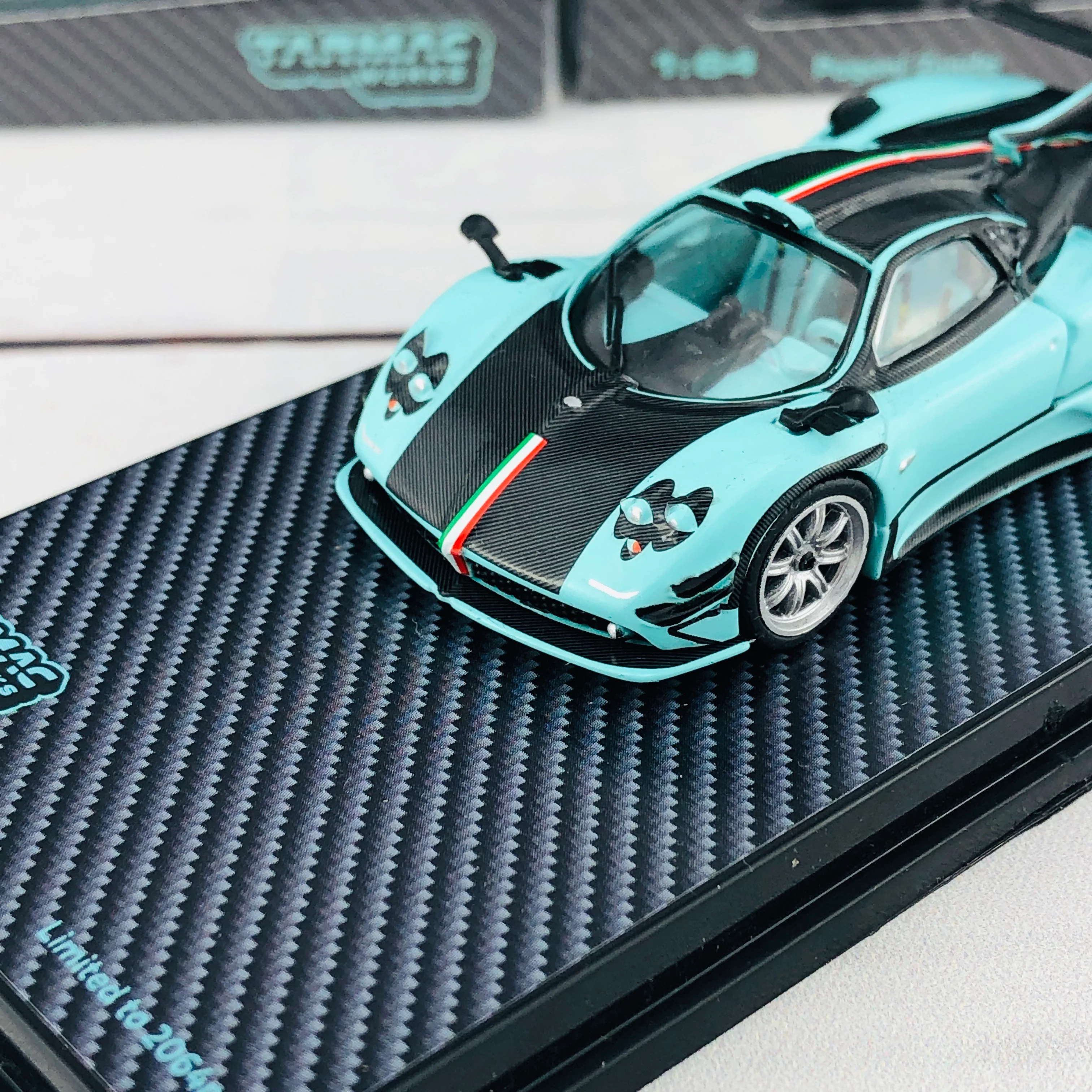 Tarmac Works GLOBAL64 Carbon Edition 1/64 Pagani Zonda T64G-006-RSJX - Image 3
