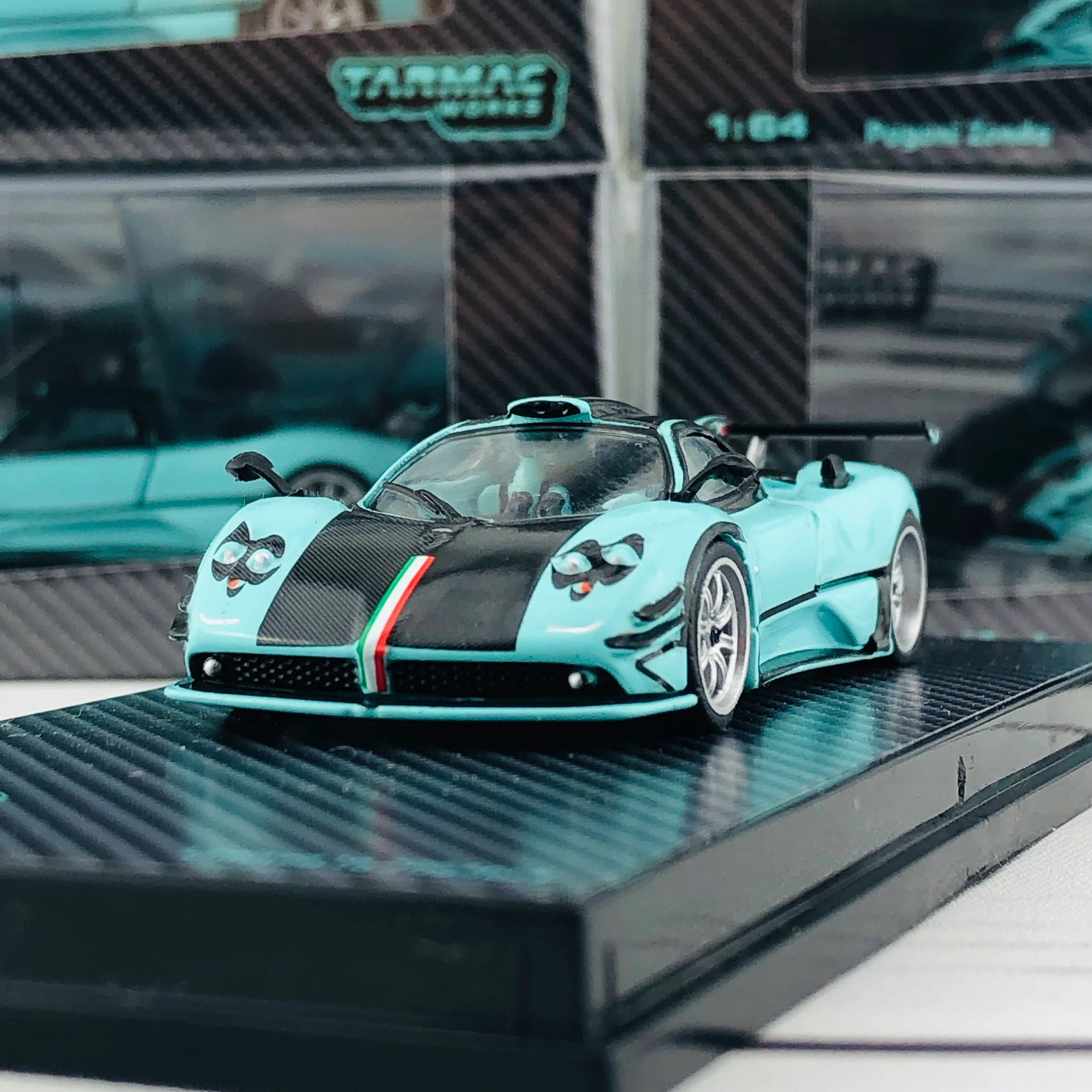 Tarmac Works GLOBAL64 Carbon Edition 1/64 Pagani Zonda T64G-006-RSJX - Image 4
