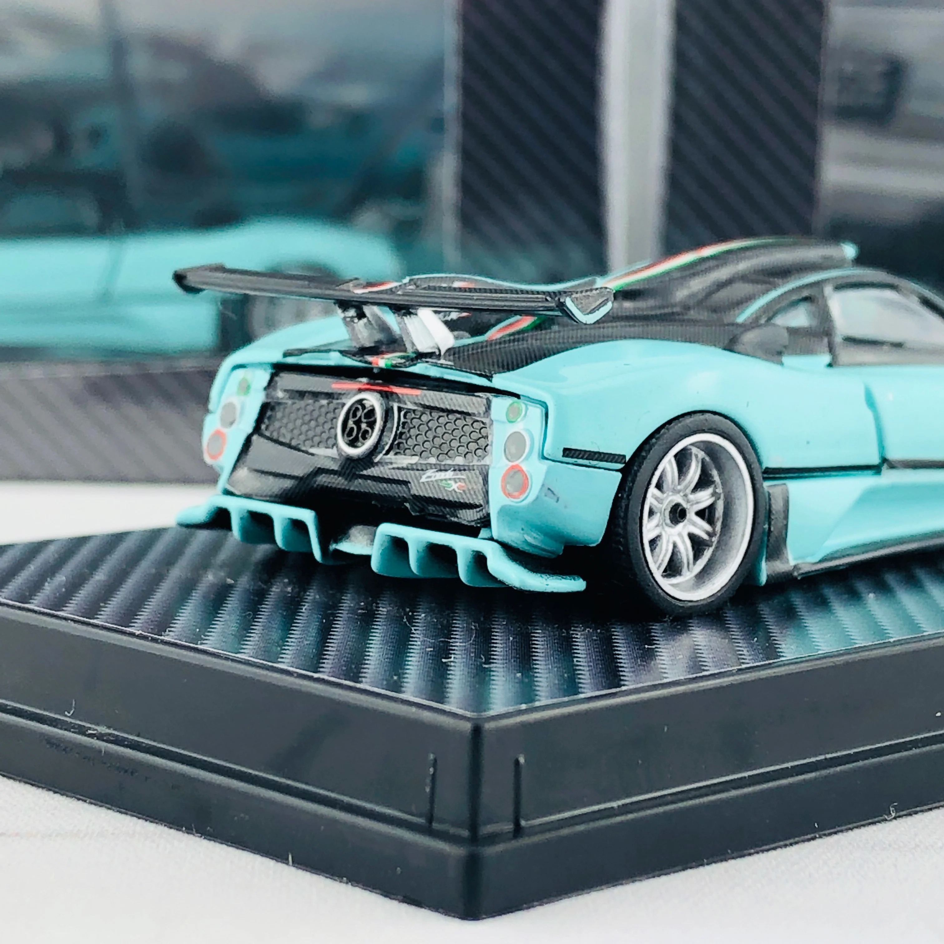 Tarmac Works GLOBAL64 Carbon Edition 1/64 Pagani Zonda T64G-006-RSJX - Image 6