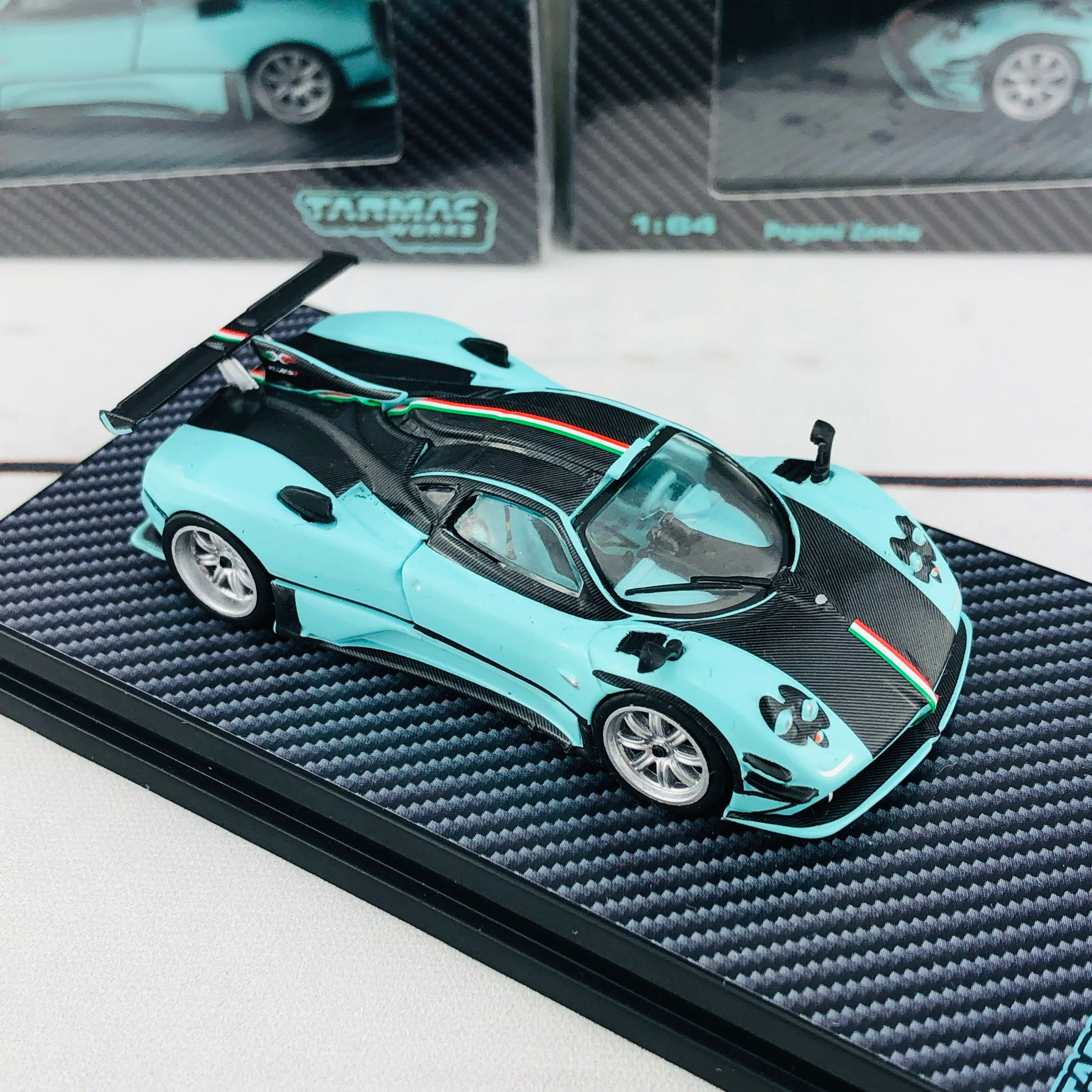 Tarmac Works GLOBAL64 Carbon Edition 1/64 Pagani Zonda T64G-006-RSJX - Image 7