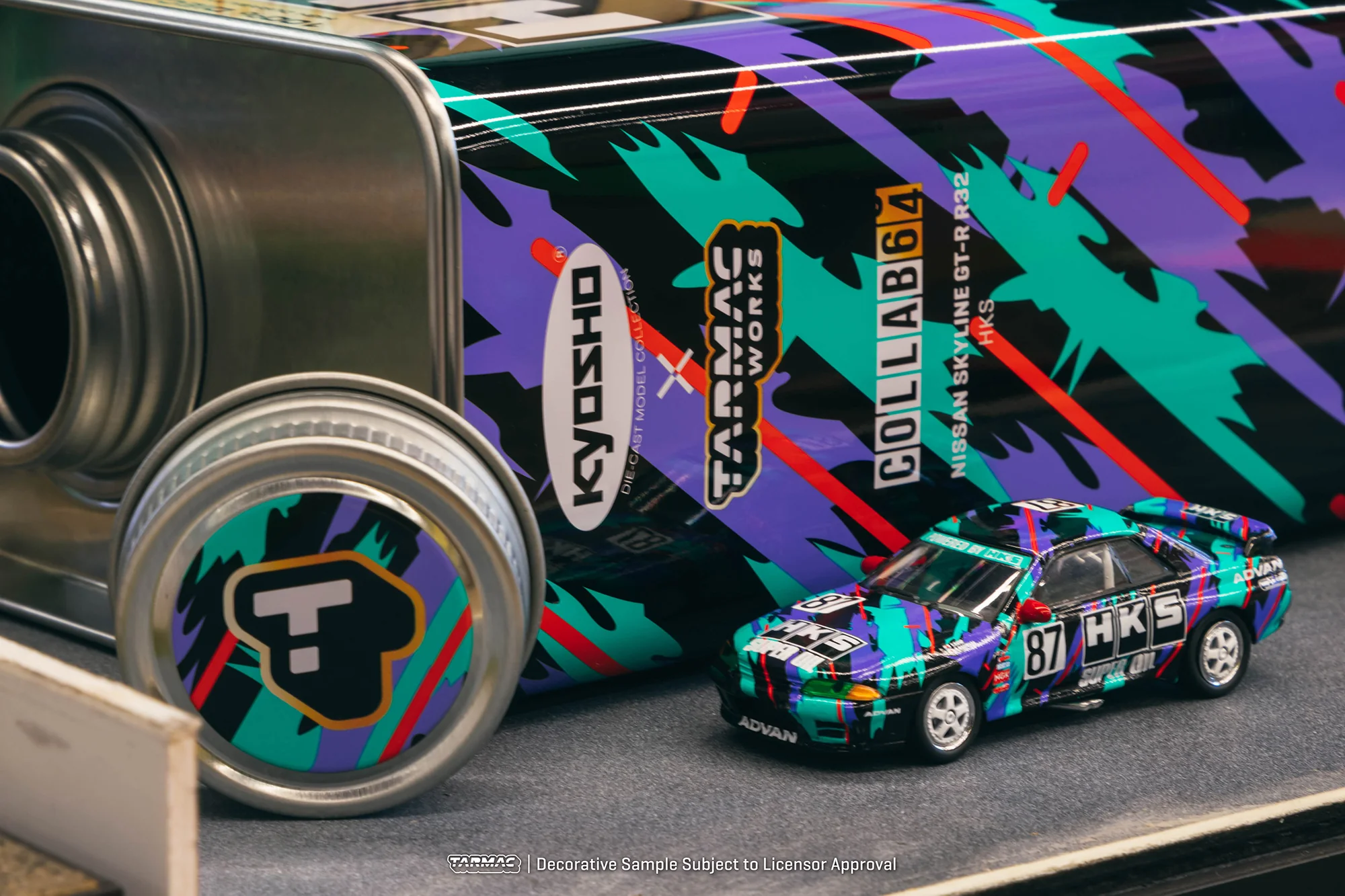 TARMAC WORKS x KYOSHO 1/64 Nissan Skyline GT-R R32 HKS *With metal oil can* (Limited to 1500 pcs) T64K-001-HKS - Image 2