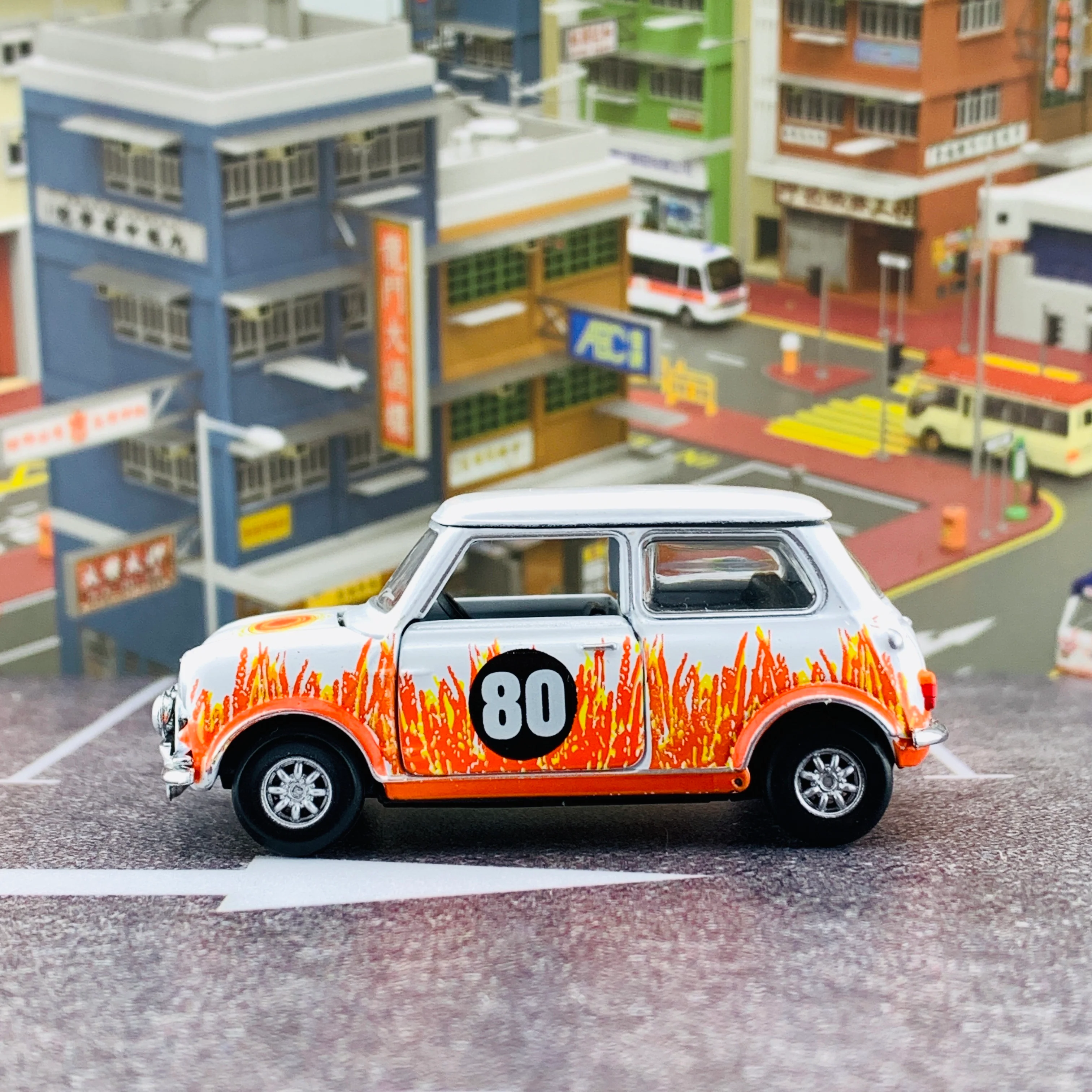 Tiny 微影 香港經典六十年系列 Mini Cooper Mk1 Hong Kong 1980s RHD 香港八十年代外賣杯 ATC64752 - Image 2