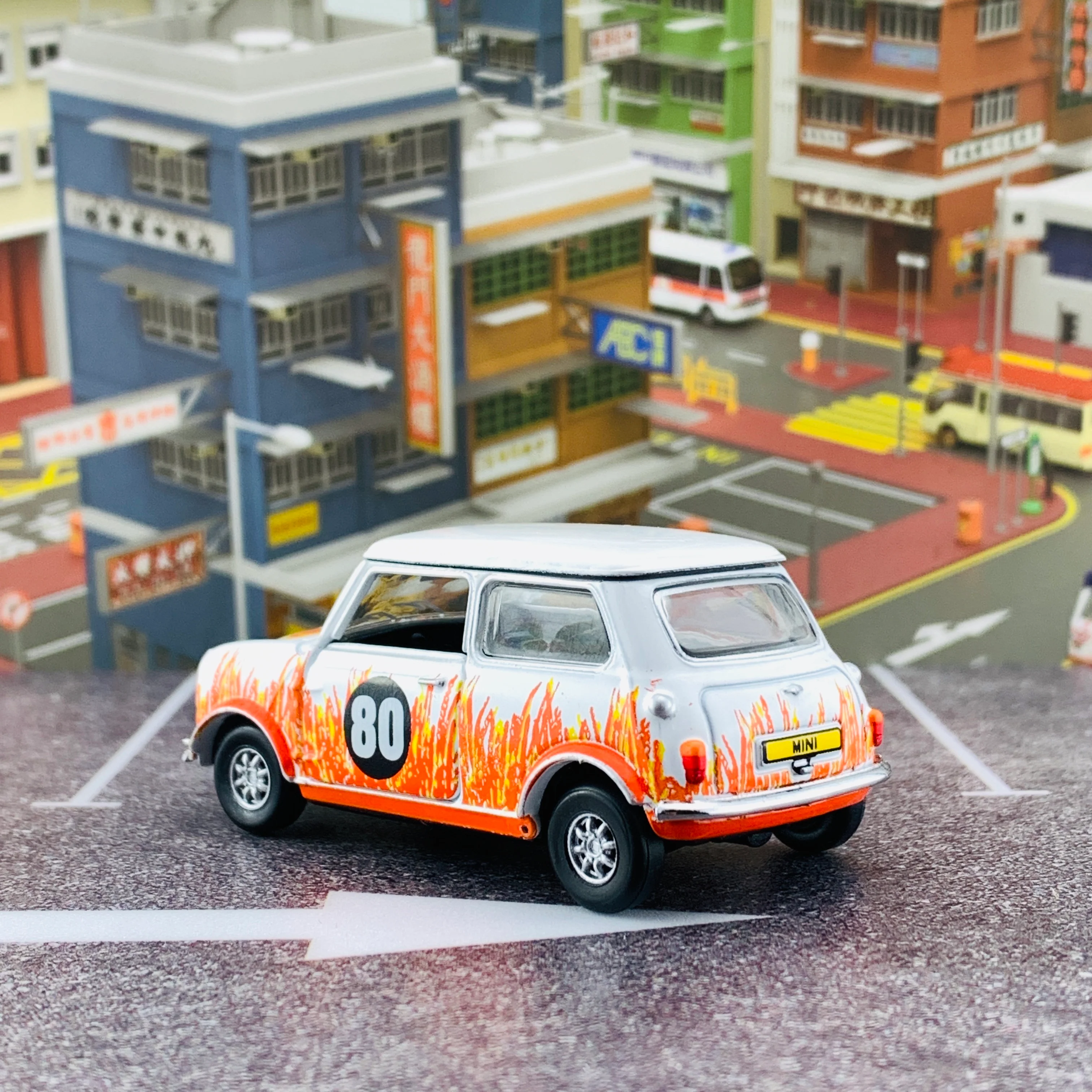 Tiny 微影 香港經典六十年系列 Mini Cooper Mk1 Hong Kong 1980s RHD 香港八十年代外賣杯 ATC64752 - Image 4