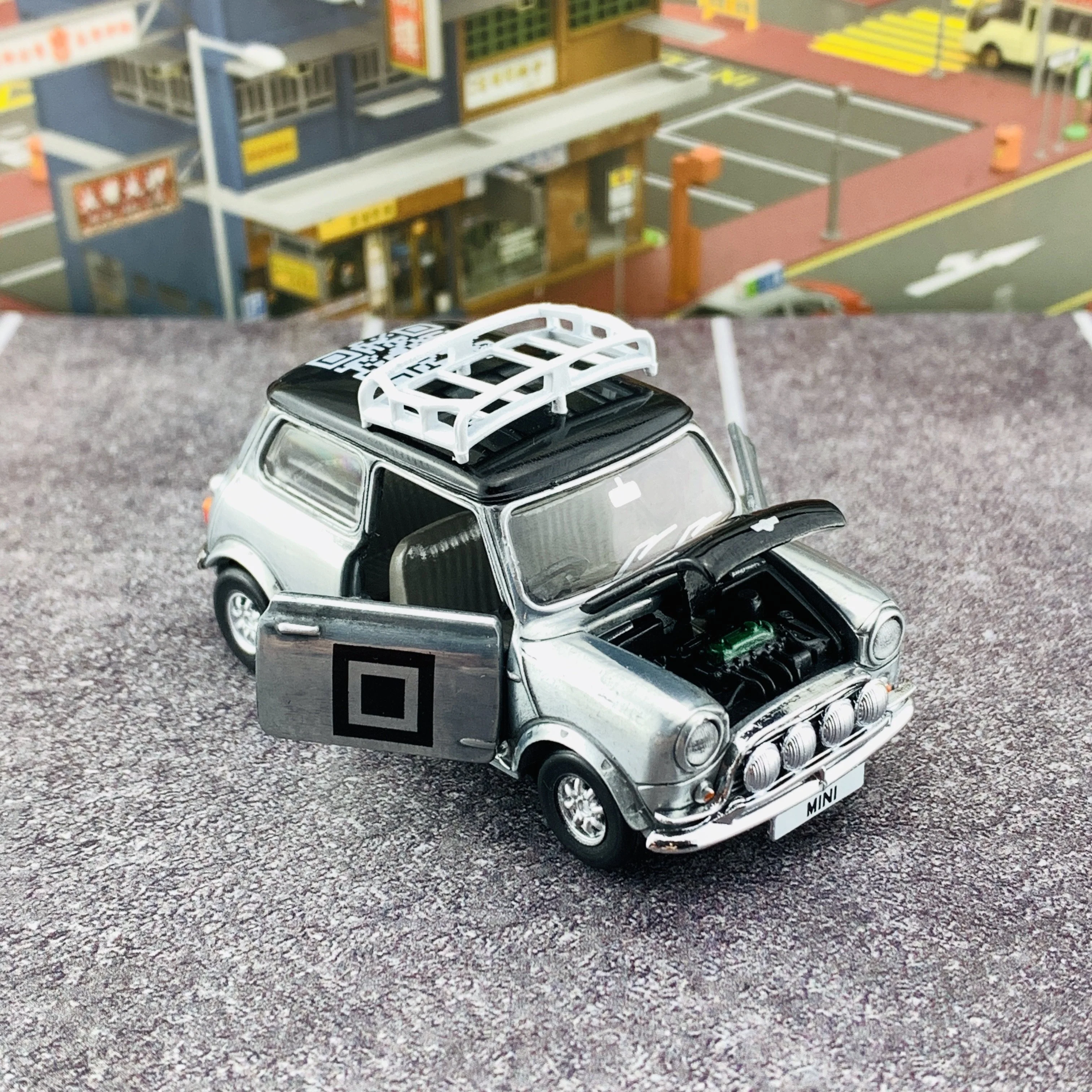 Tiny 微影 香港經典六十年系列 Mini Cooper Mk1 Hong Kong 2010s RHD 香港當代二維碼 ATC64755 - Image 4