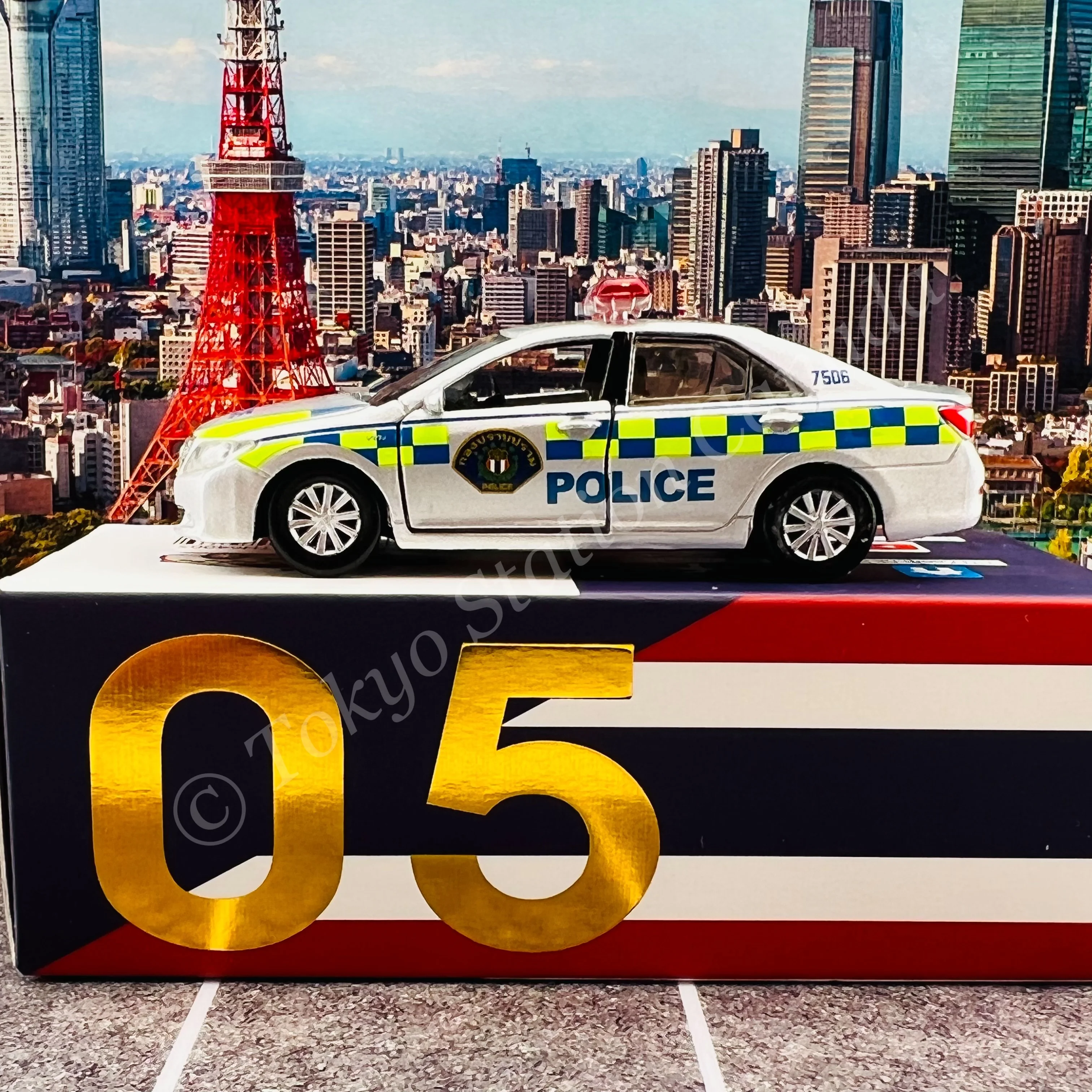 TINY 微影 TH05 Toyota Camry 2011 Thailand Police ATCTH64005 - Image 2