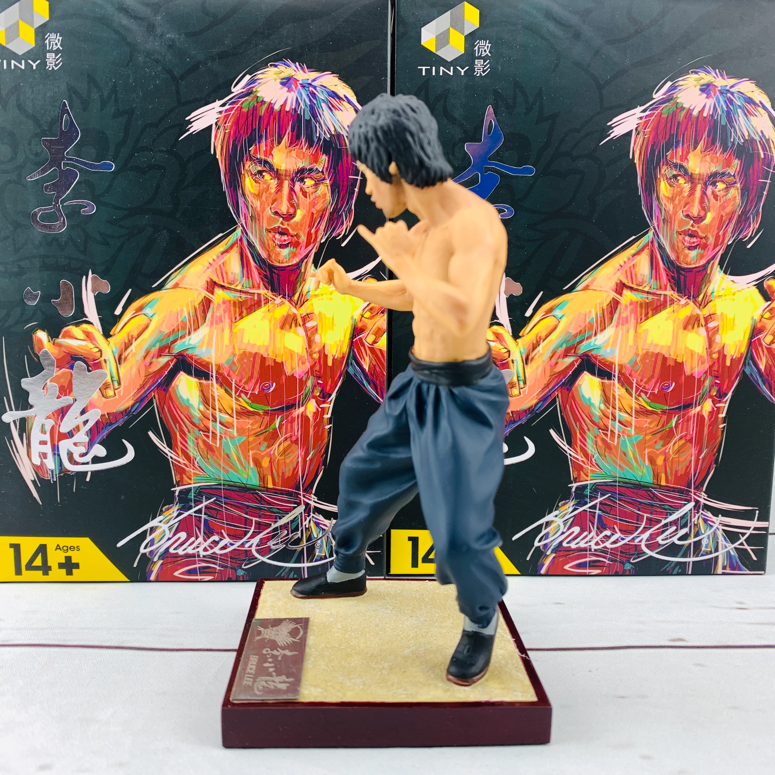 Tiny 微影  1/12 Bruce Lee Resin Figure 李小龍 擺手 (Bruce Lee 80th Anniversary) ATRF12003 - Image 3