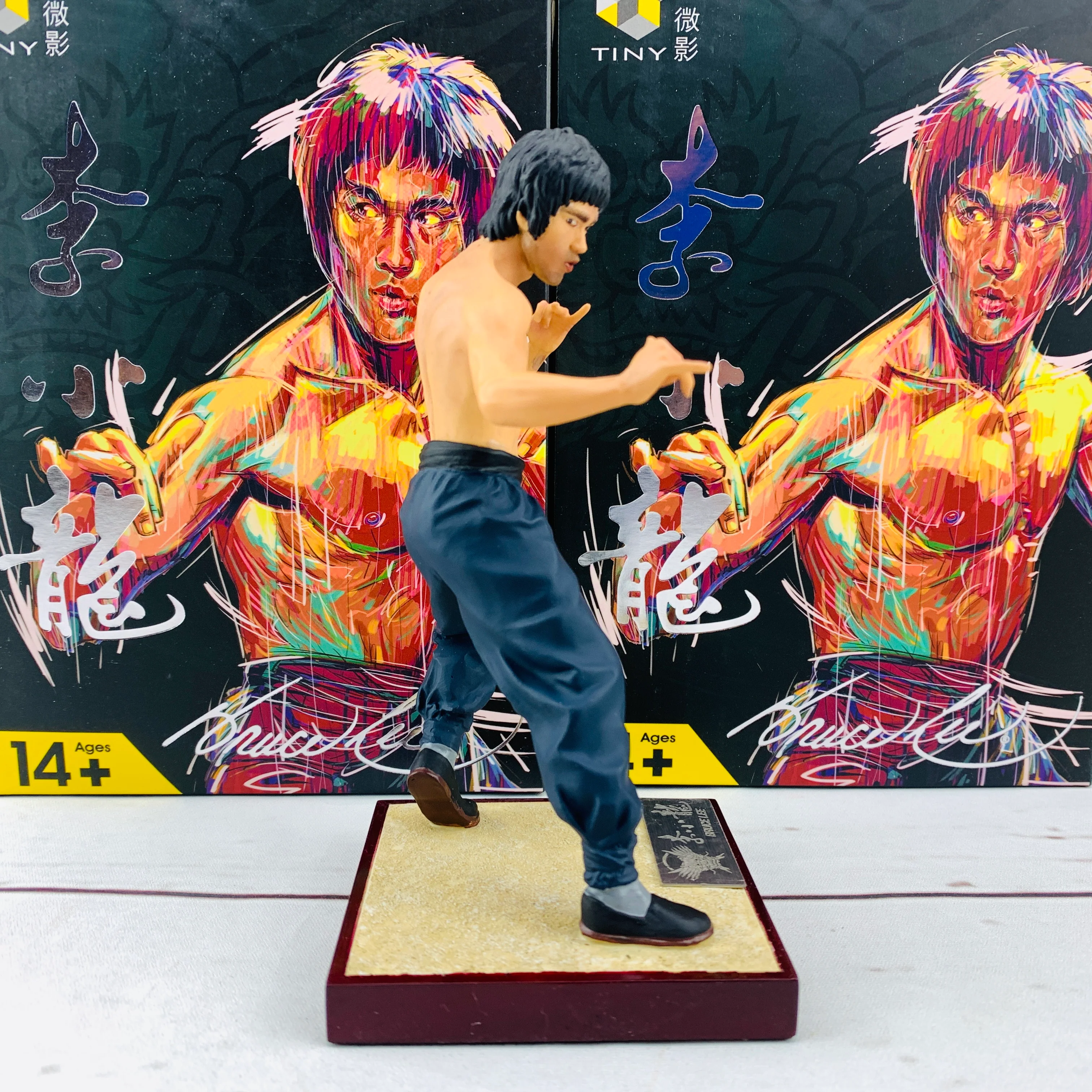 Tiny 微影  1/12 Bruce Lee Resin Figure 李小龍 擺手 (Bruce Lee 80th Anniversary) ATRF12003 - Image 5