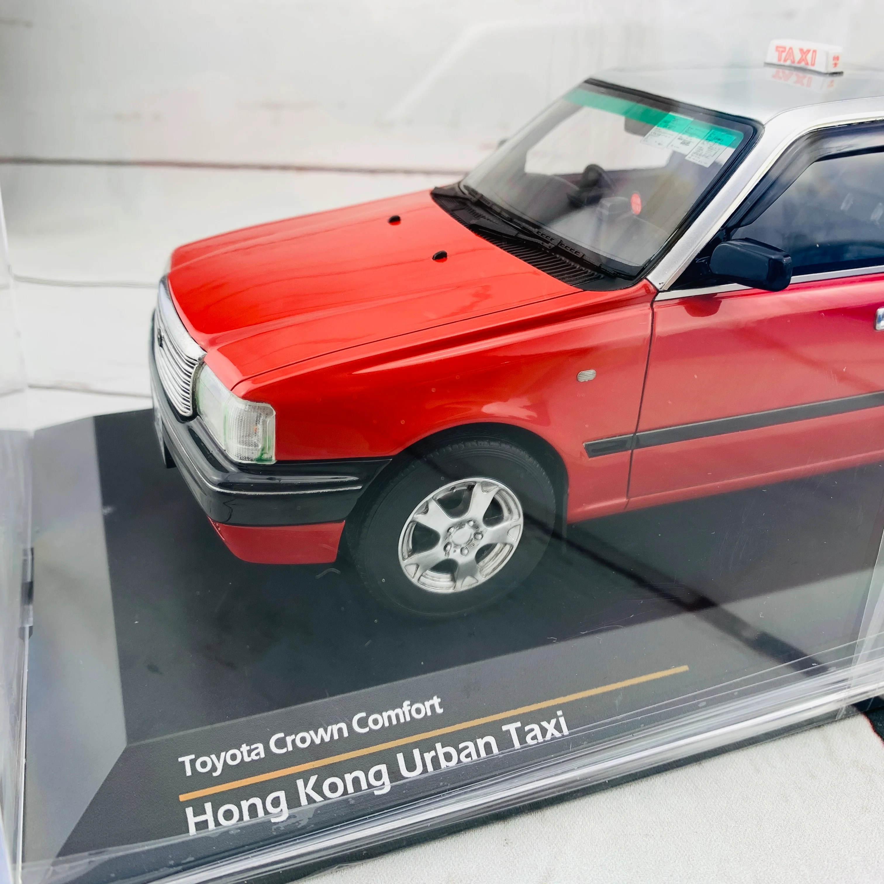 Tiny 微影 1/18 Toyota Crown Comfort Hong Kong Urban Taxi (4 Seats) 豐田皇冠 Comfort 市區 的士 (四座位)）ATC18021 - Image 2