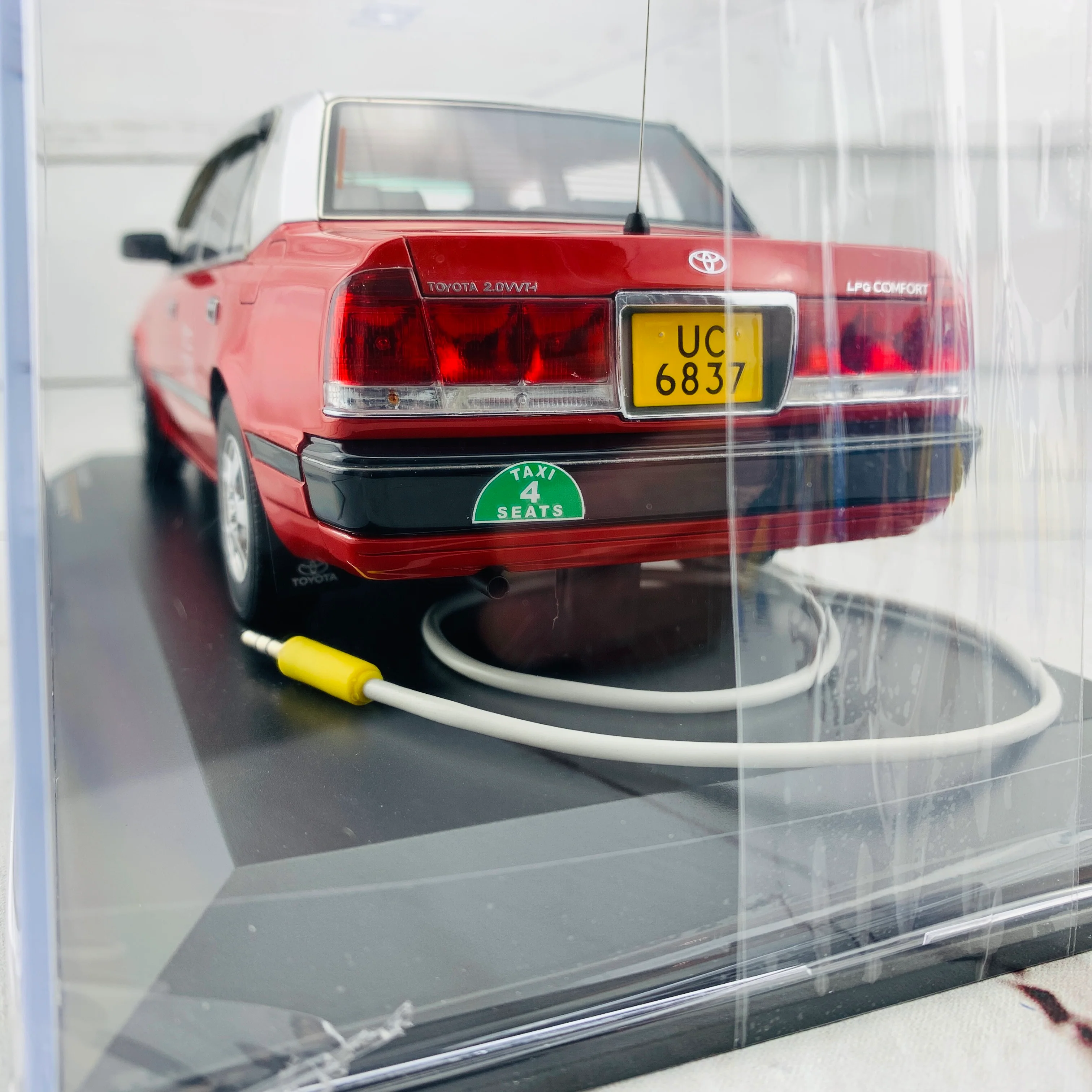 Tiny 微影 1/18 Toyota Crown Comfort Hong Kong Urban Taxi (4 Seats) 豐田皇冠 Comfort 市區 的士 (四座位)）ATC18021 - Image 5