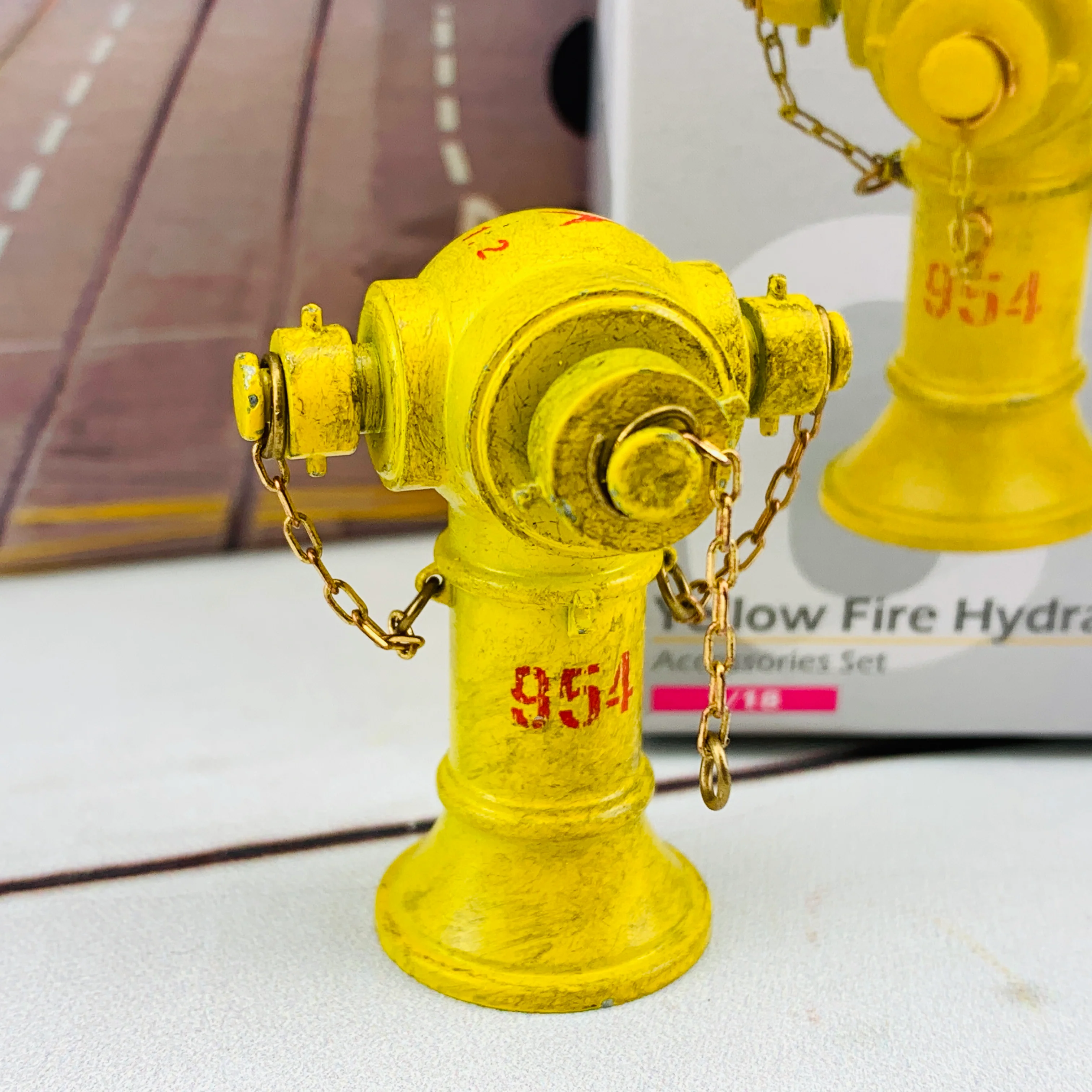 Tiny 微影 1/18 Yellow Fire Hydrant ATA18018 - Image 2