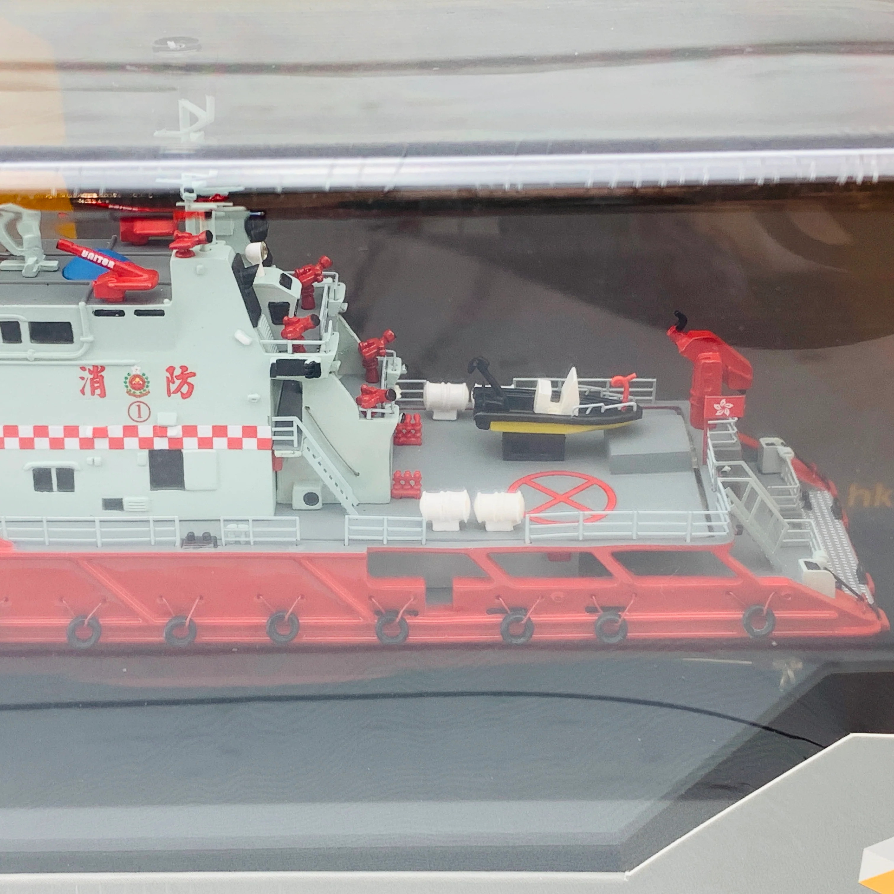 Tiny 微影 1/260 Hong Kong FSD Fireboat 1 Elite 香港消防處精英號消防輪 ATC26001 - Image 3