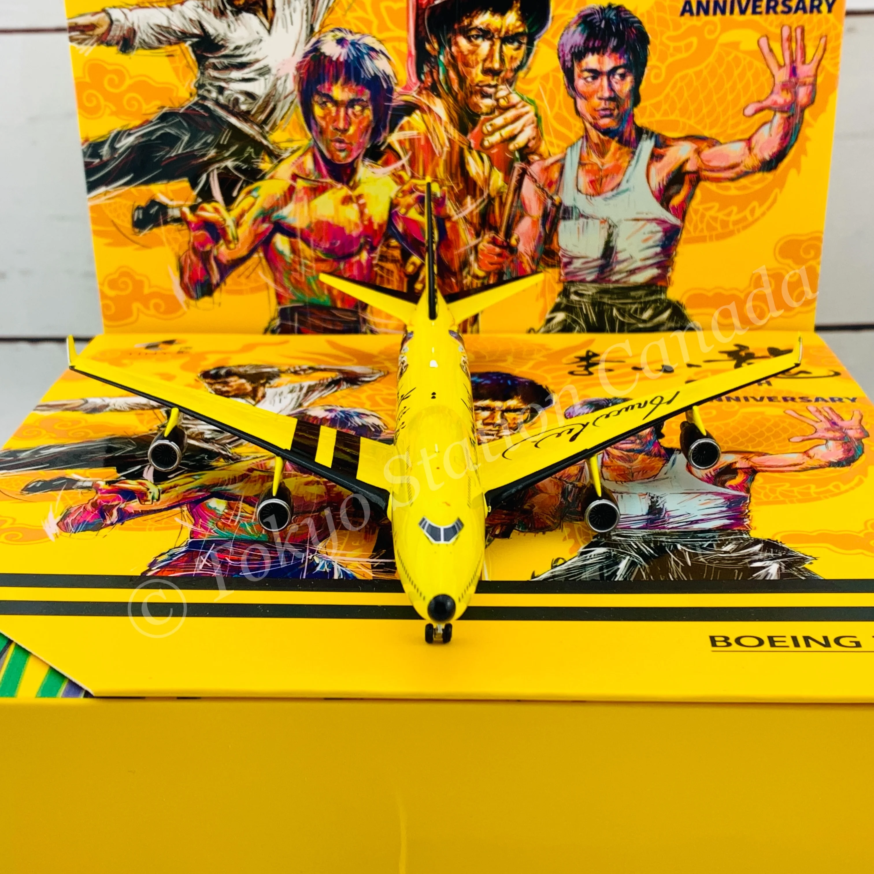 Tiny 微影 1/400 Bruce Lee 李小龍 BOEING 747-400 (Bruce Lee 80th Anniversary) ATC40009 - Image 4