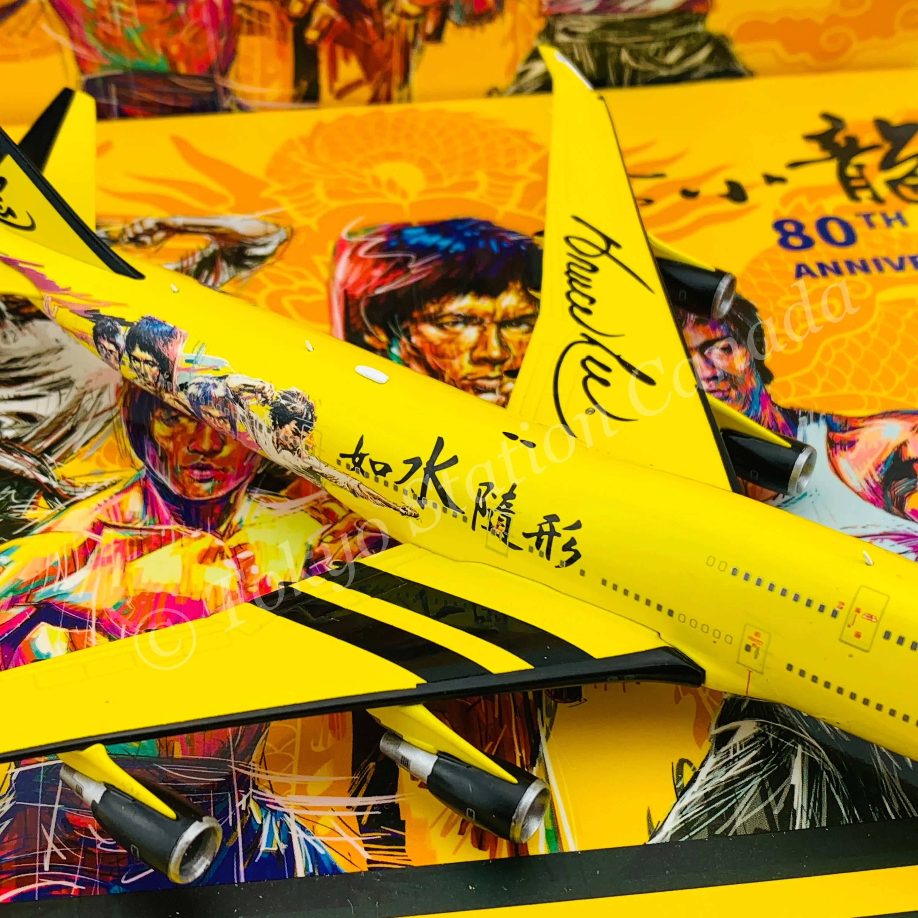 Tiny 微影 1/400 Bruce Lee 李小龍 BOEING 747-400 (Bruce Lee 80th Anniversary) ATC40009 - Image 6