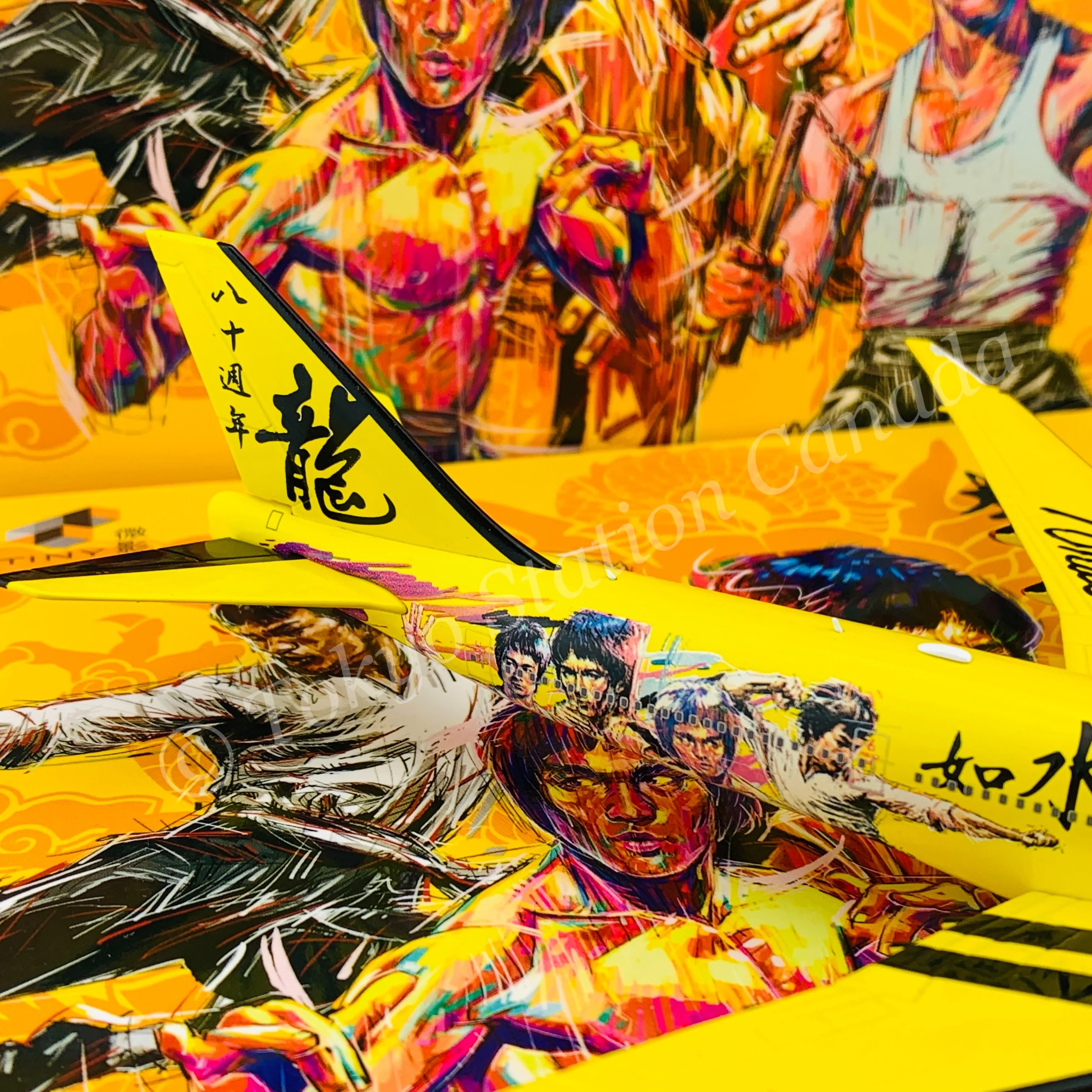 Tiny 微影 1/400 Bruce Lee 李小龍 BOEING 747-400 (Bruce Lee 80th Anniversary) ATC40009 - Image 7