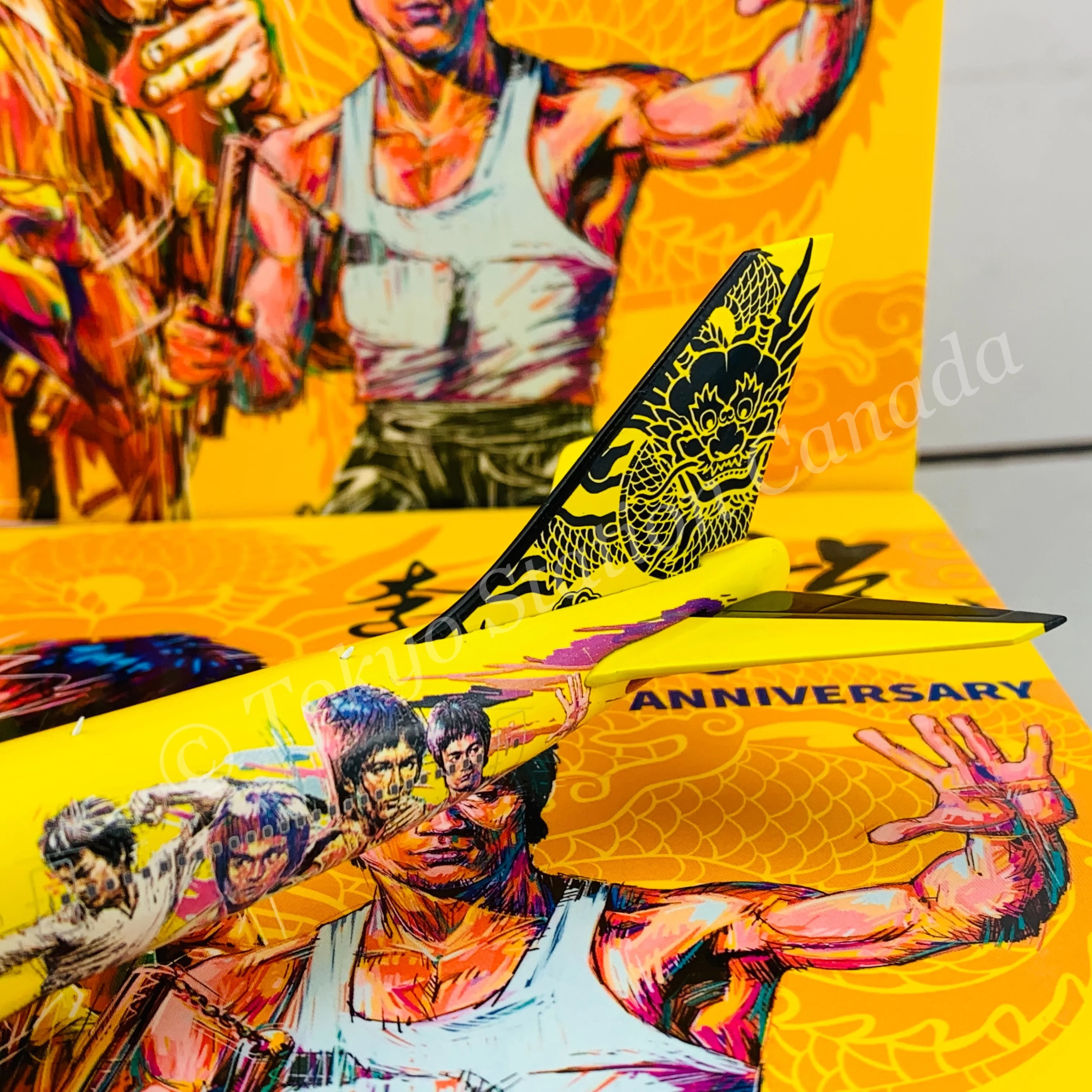 Tiny 微影 1/400 Bruce Lee 李小龍 BOEING 747-400 (Bruce Lee 80th Anniversary) ATC40009 - Image 8