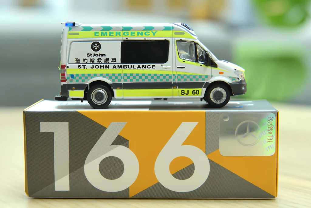 TINY 微影 1/76 166 Mercedes-Benz Sprinter Facelift St. John Ambulance (SJ60) ATC65508 - Image 2