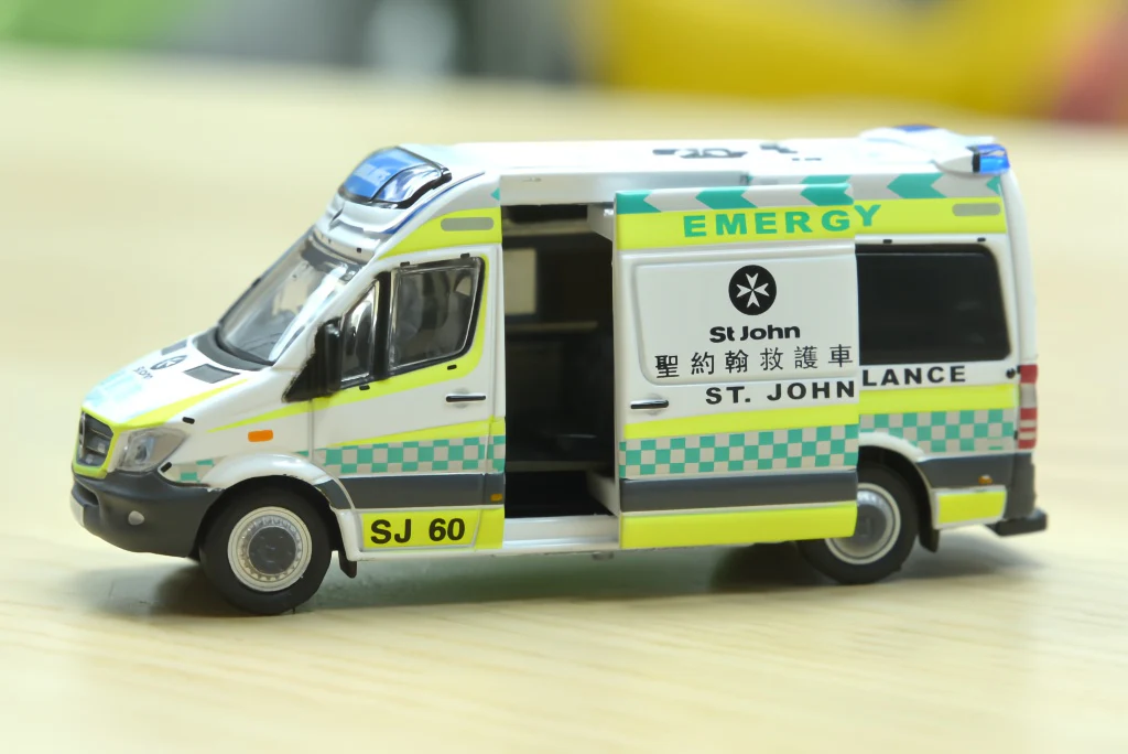 TINY 微影 1/76 166 Mercedes-Benz Sprinter Facelift St. John Ambulance (SJ60) ATC65508 - Image 3