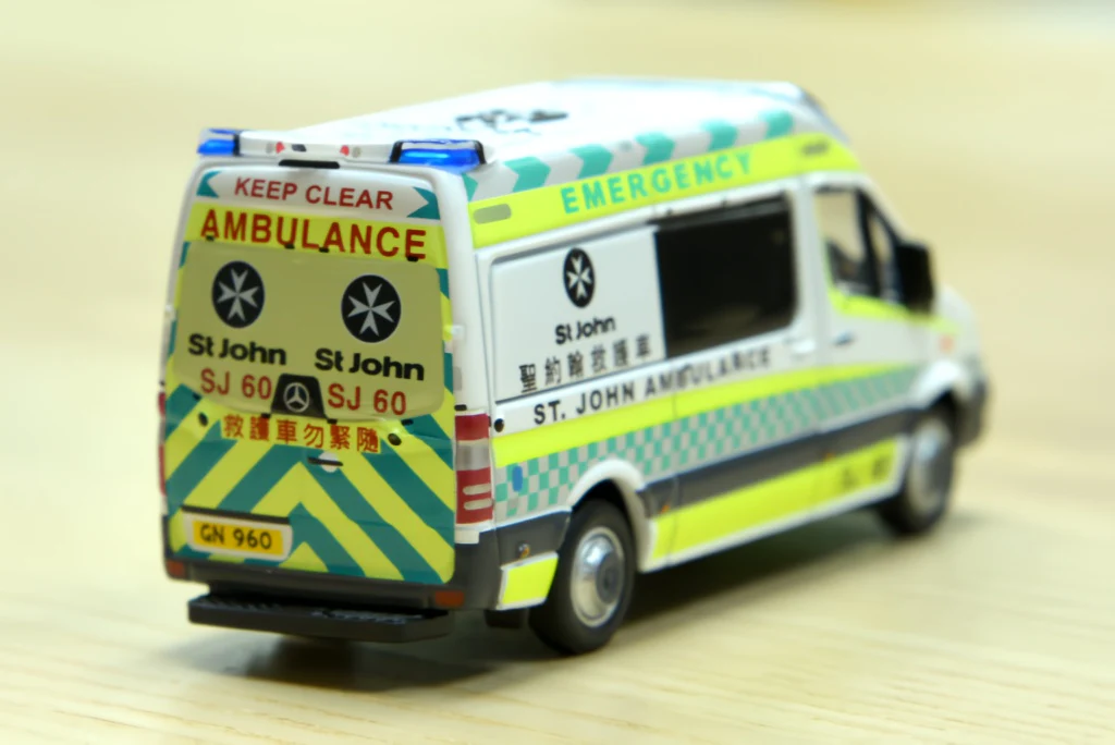 TINY 微影 1/76 166 Mercedes-Benz Sprinter Facelift St. John Ambulance (SJ60) ATC65508 - Image 5