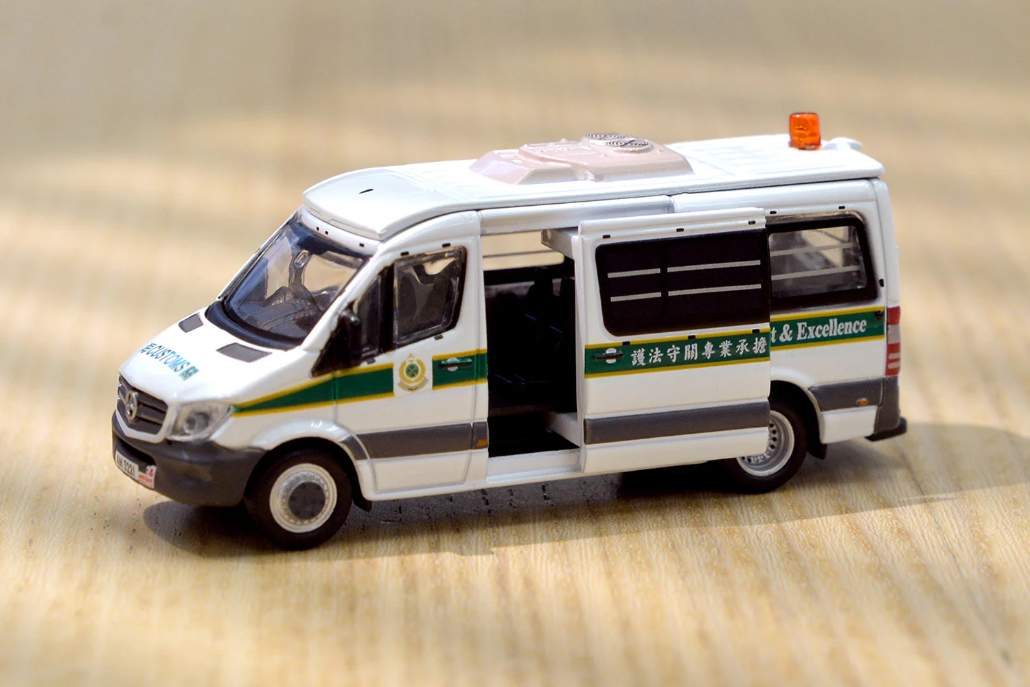 TINY 微影 1/76 22 MERCEDES-BENZ Sprinter FL Hong Kong Customs (AM3221) ATC65240 - Image 3