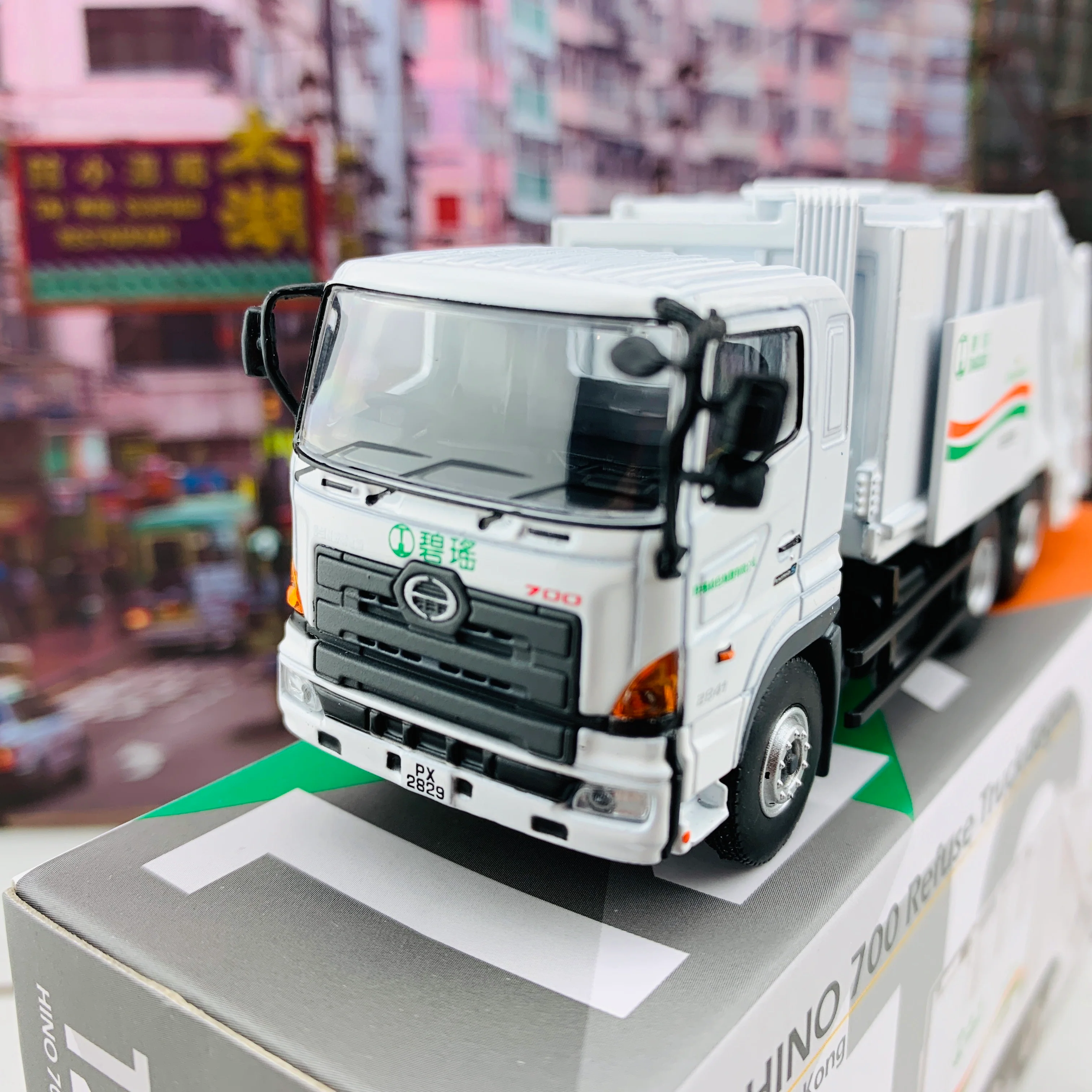 Tiny 微影 129 HINO 700 Refuse Truck Baguio 日野700垃圾車碧瑤 ATC64254 - Image 2