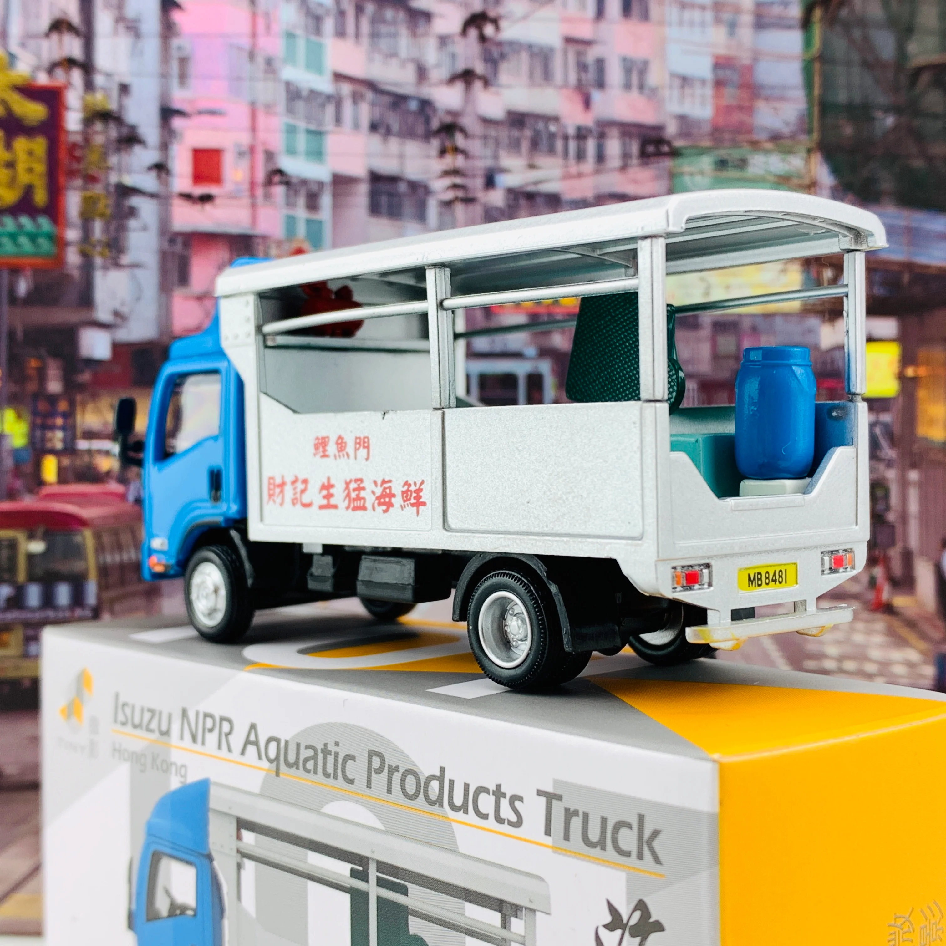 Tiny 微影 101 Isuzu NPR Aquatic Products Truck Hong Kong 海鮮車 ATC64145 - Image 3