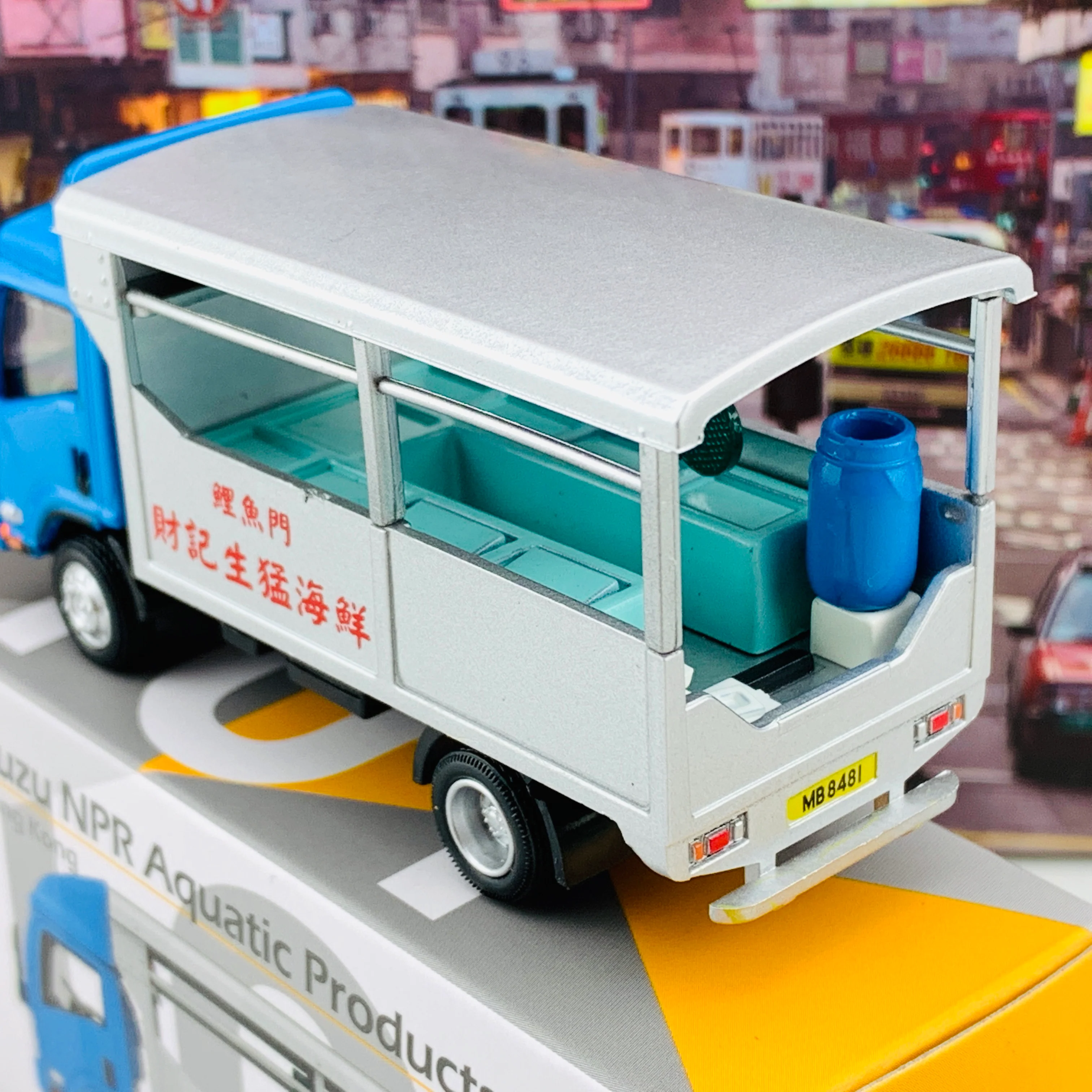 Tiny 微影 101 Isuzu NPR Aquatic Products Truck Hong Kong 海鮮車 ATC64145 - Image 4