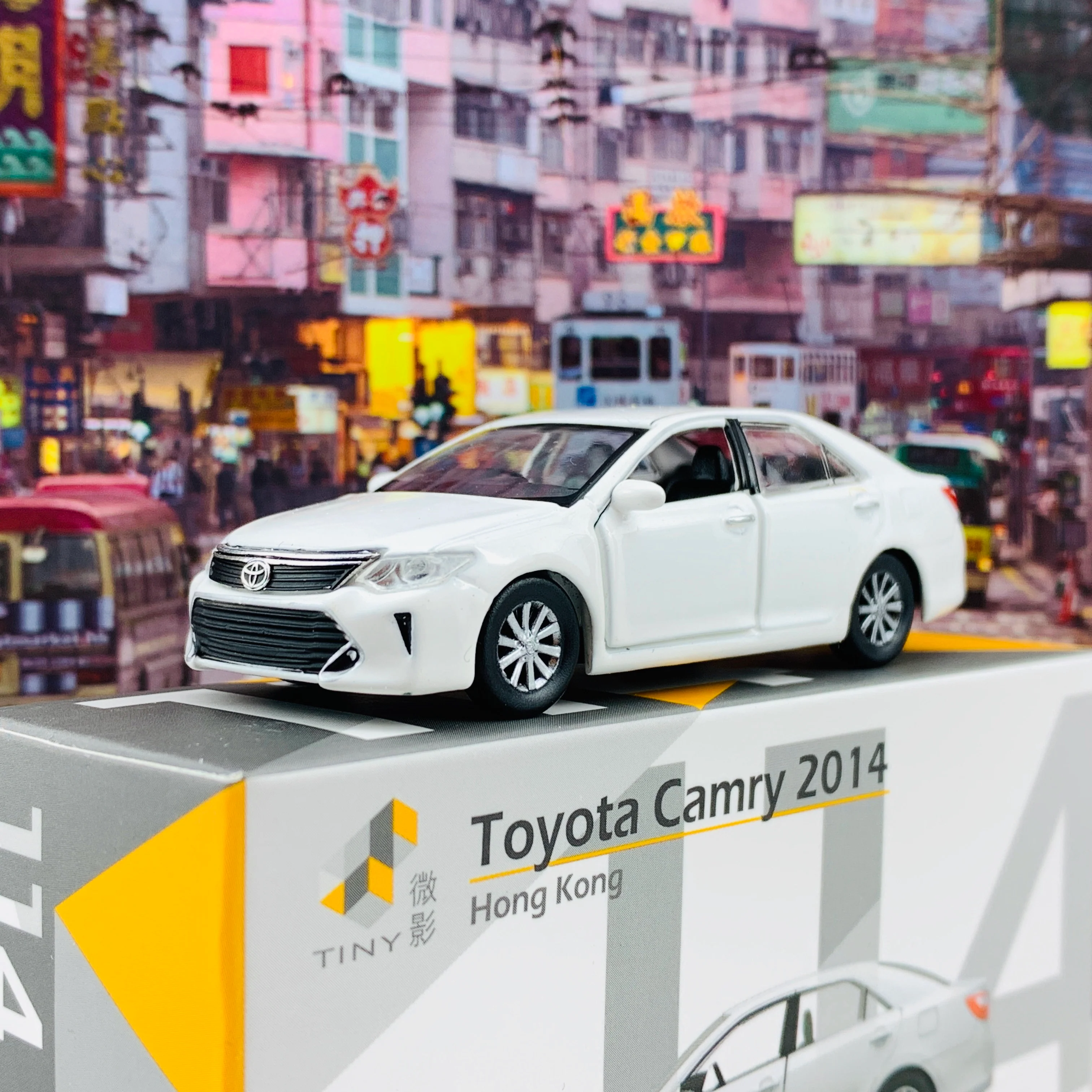 Tiny 微影 114 Toyota Camry 2014 White ATC64446 - Image 2