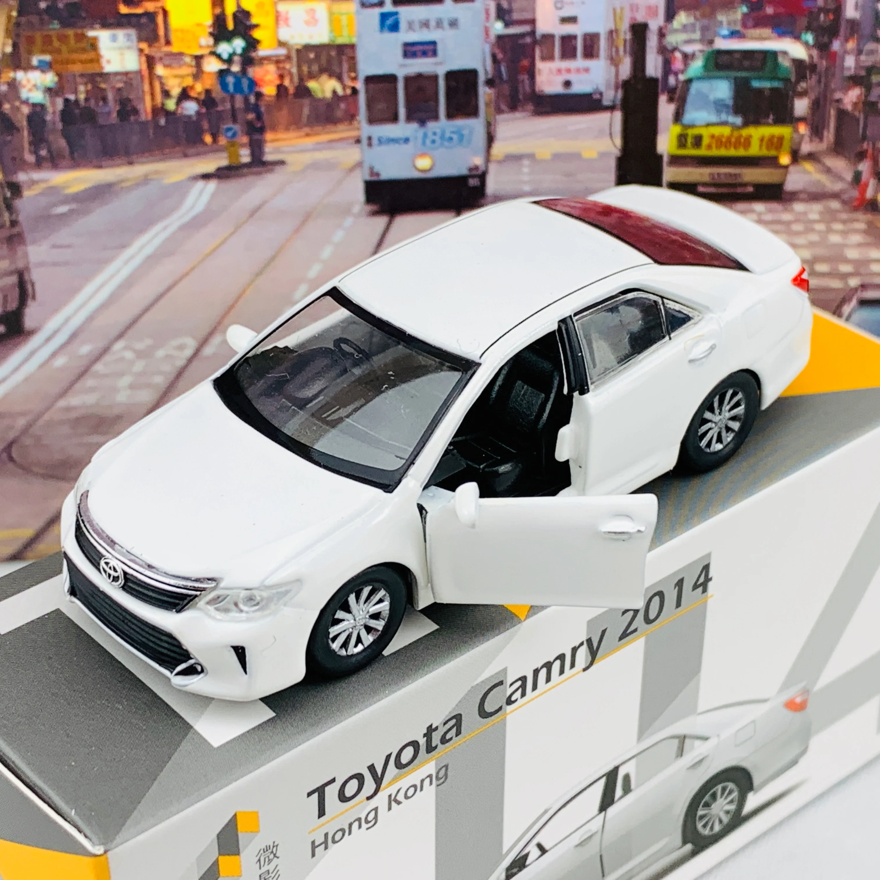 Tiny 微影 114 Toyota Camry 2014 White ATC64446 - Image 4