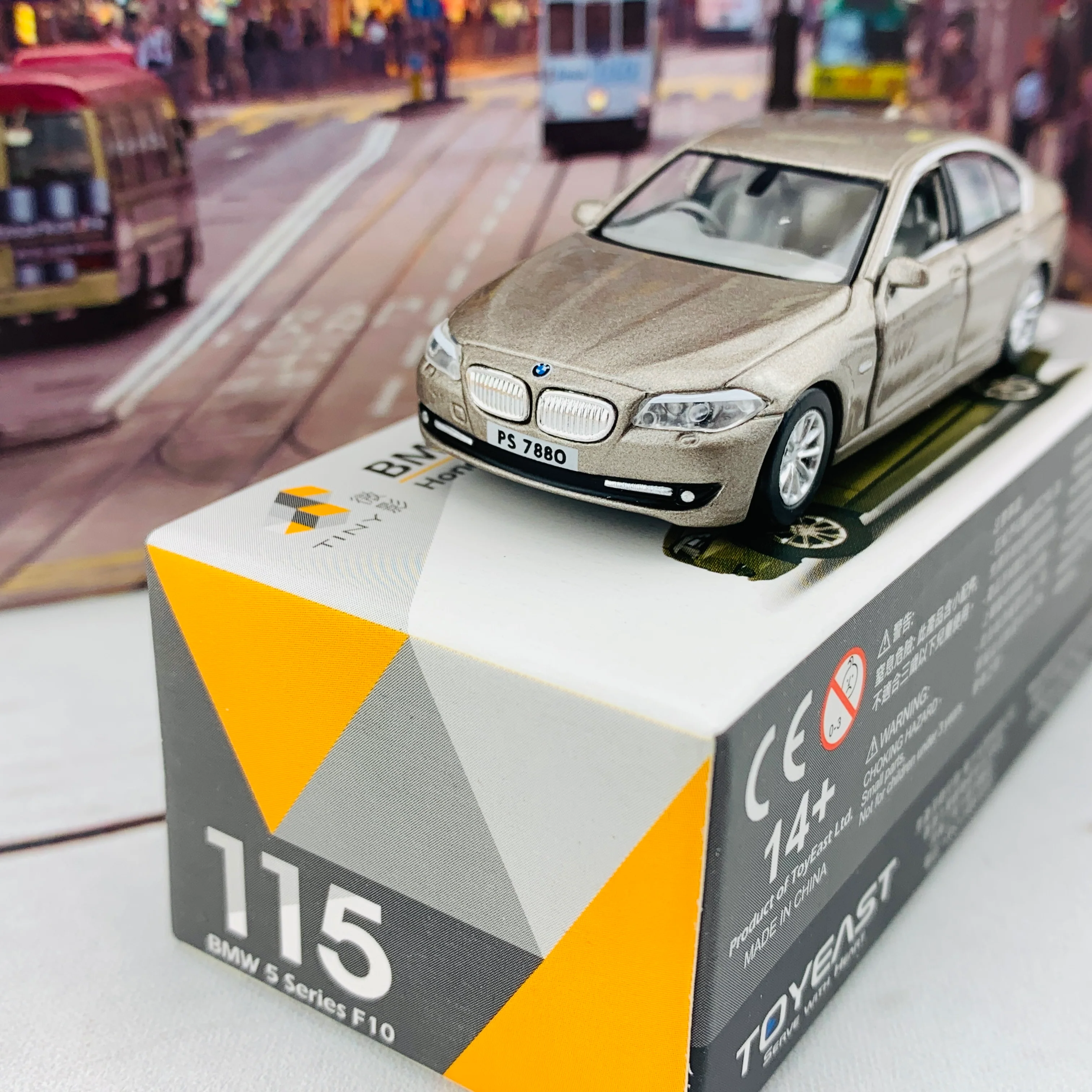 Tiny 微影 115 BMW 5 Series F10 Beige ATC64515 - Image 2