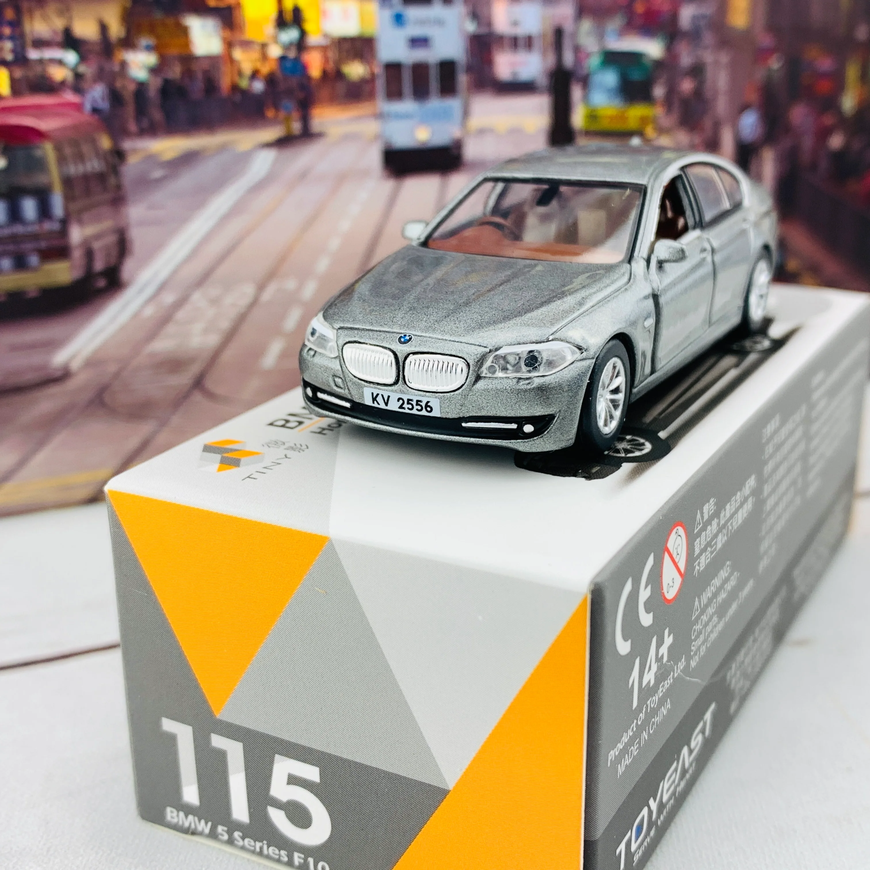 Tiny 微影 115 BMW 5 Series F10 Grey ATC64516 - Image 3