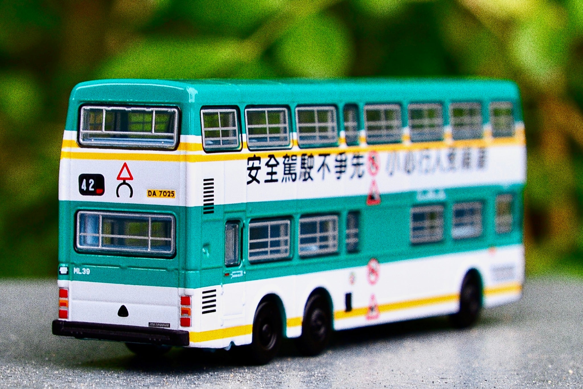 TINY 微影 127 CMB MCW Metrobus 12m "Drive Safely" (Wah Fu 42 華富邨) - Image 3