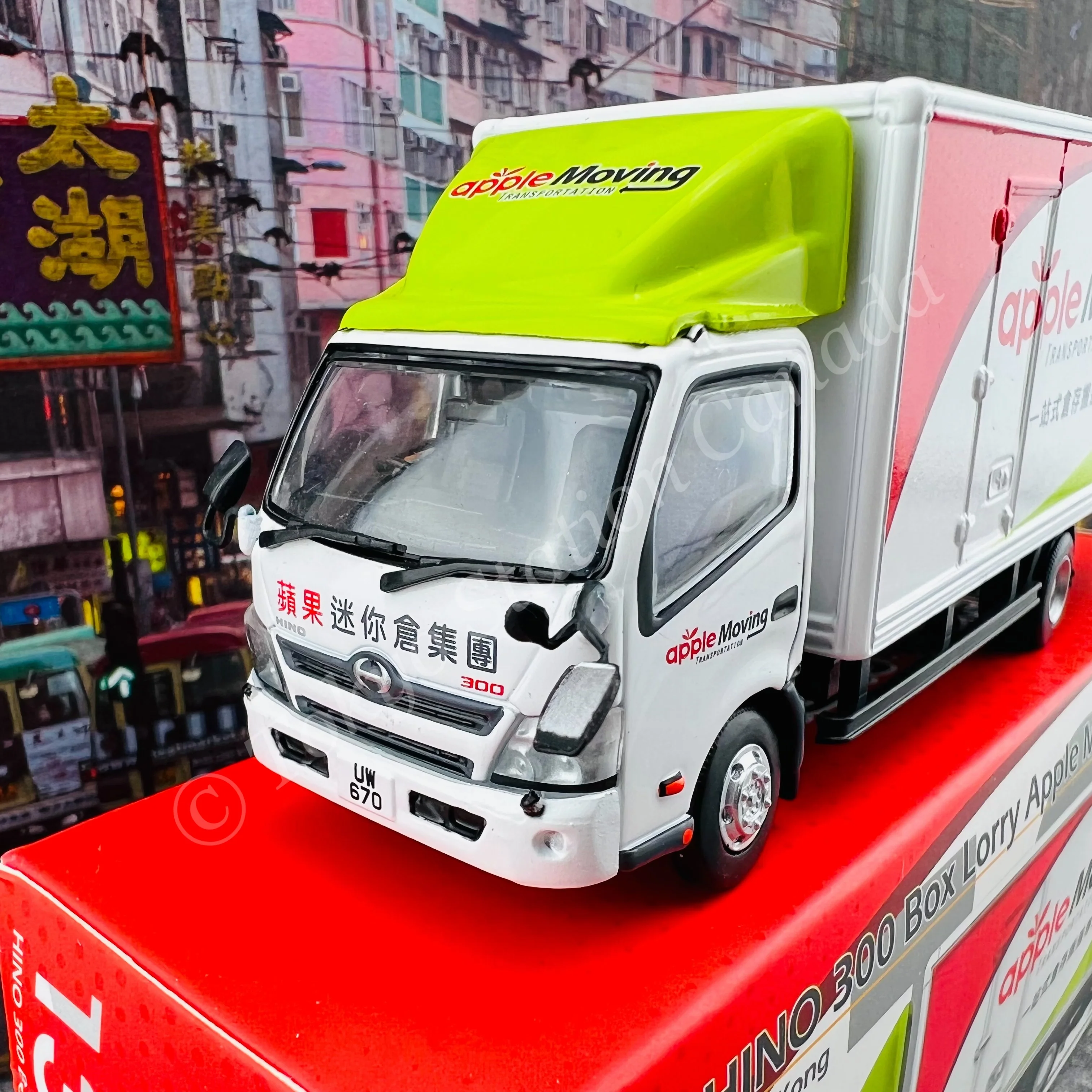 TINY 微影 137 HINO 300 Box Lorry Apple Moving Transportation ATC65264 - Image 2