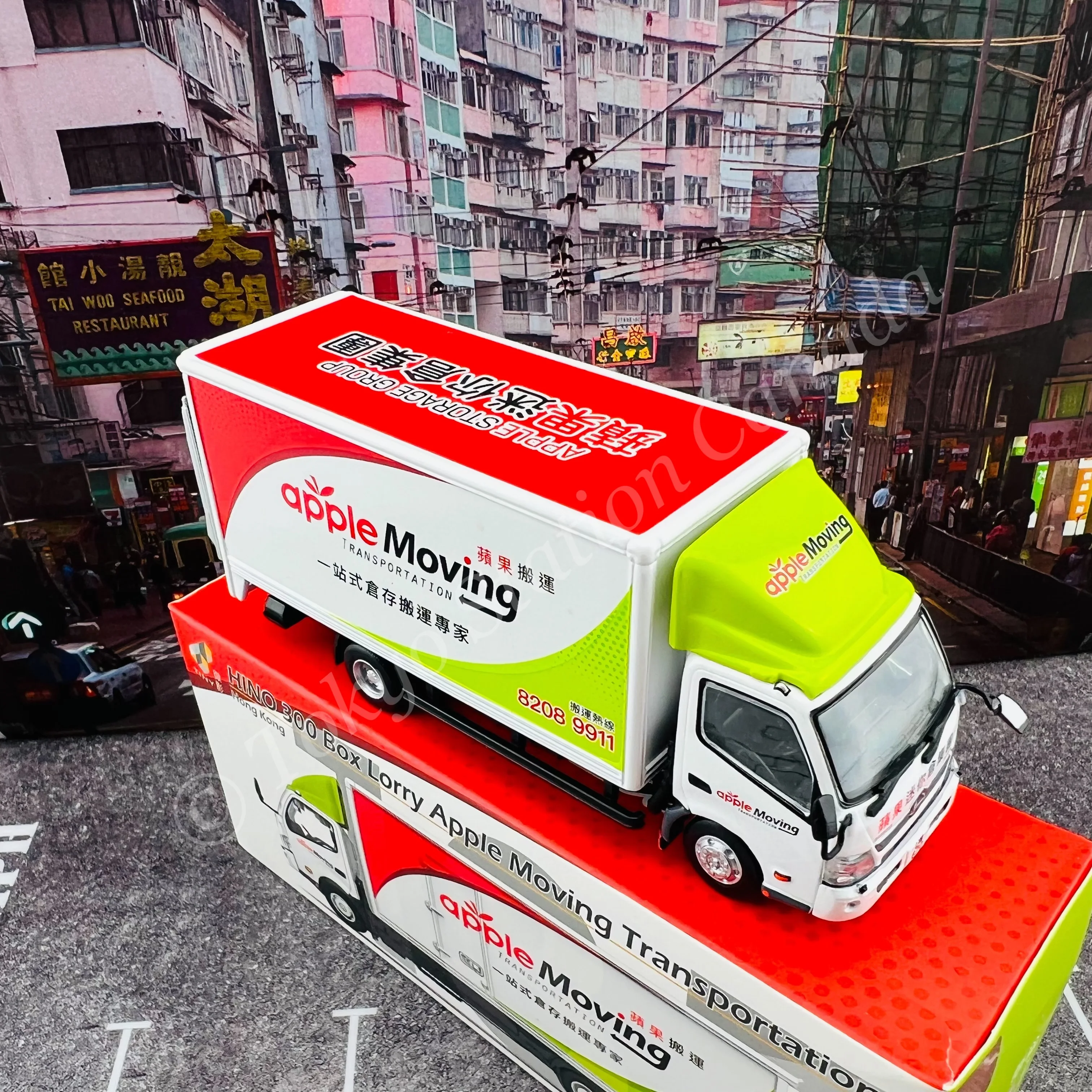 TINY 微影 137 HINO 300 Box Lorry Apple Moving Transportation ATC65264 - Image 5
