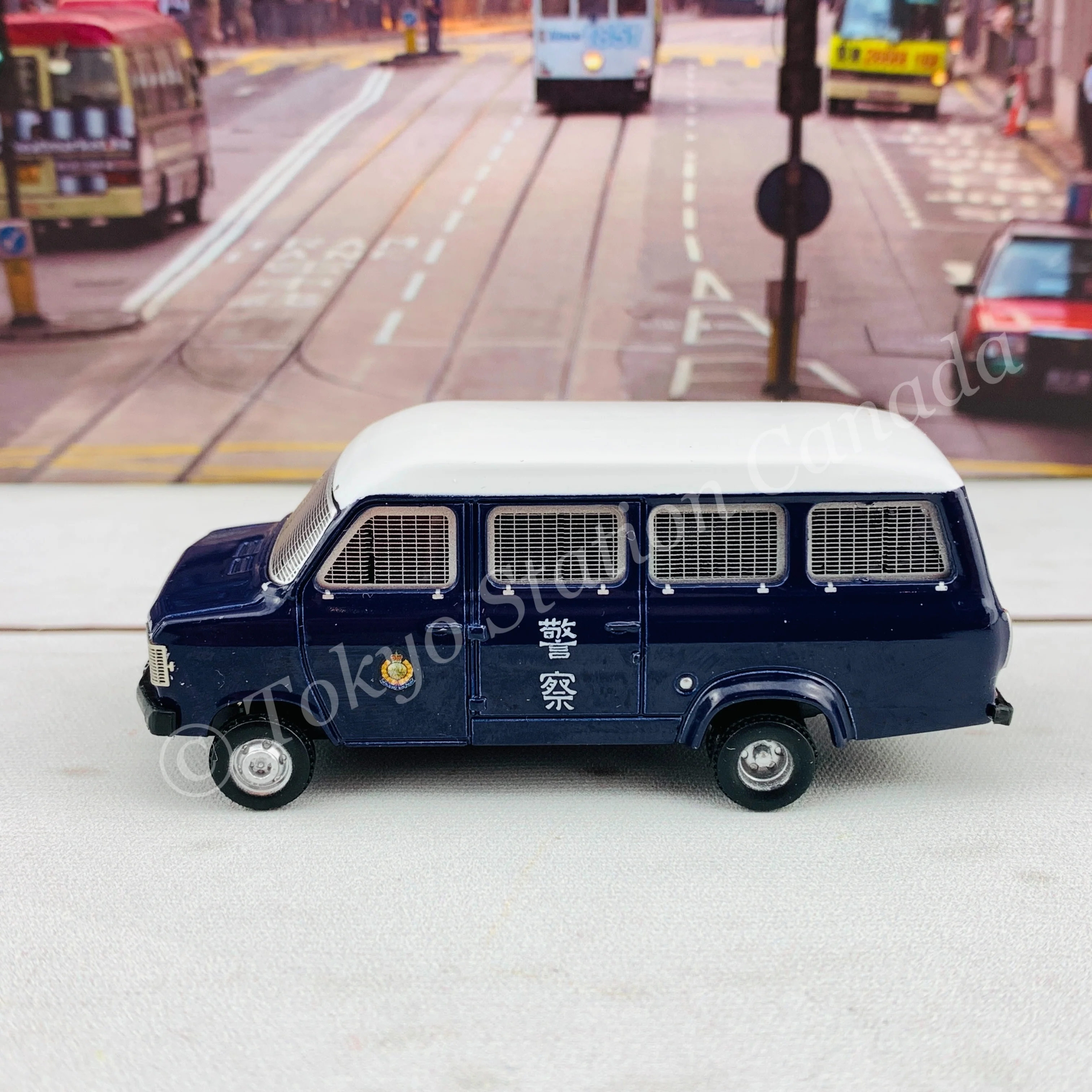 TINY 微影 1980's Police Van Royal Hong Kong Police Limited Edition 大頭福警察  (無警燈) [展會限定] ATC64871 - Image 2