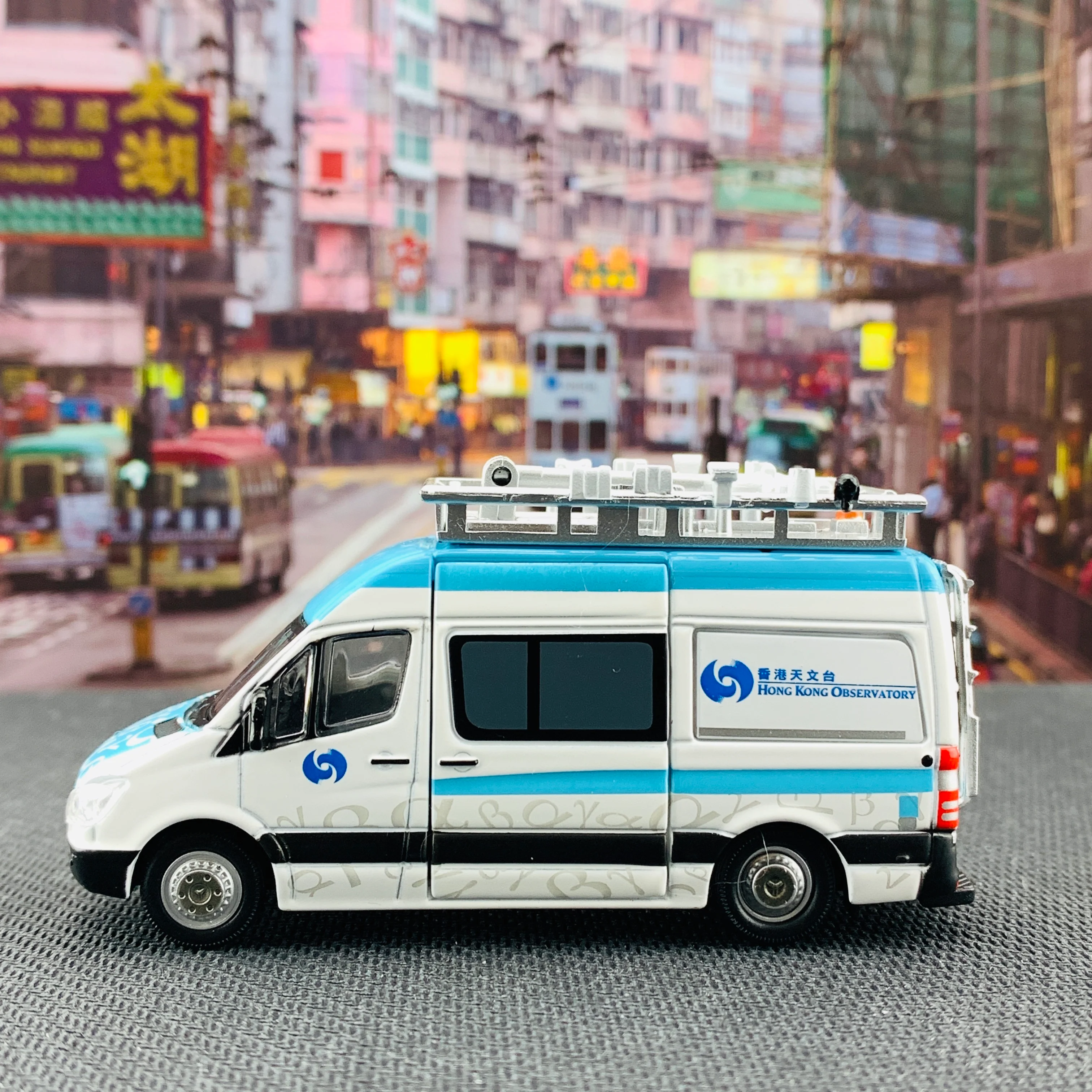 Tiny 微影 40 Mercedes-Benz Sprinter Hong Kong Observatory 天文台追風車 ATC64058 - Image 2