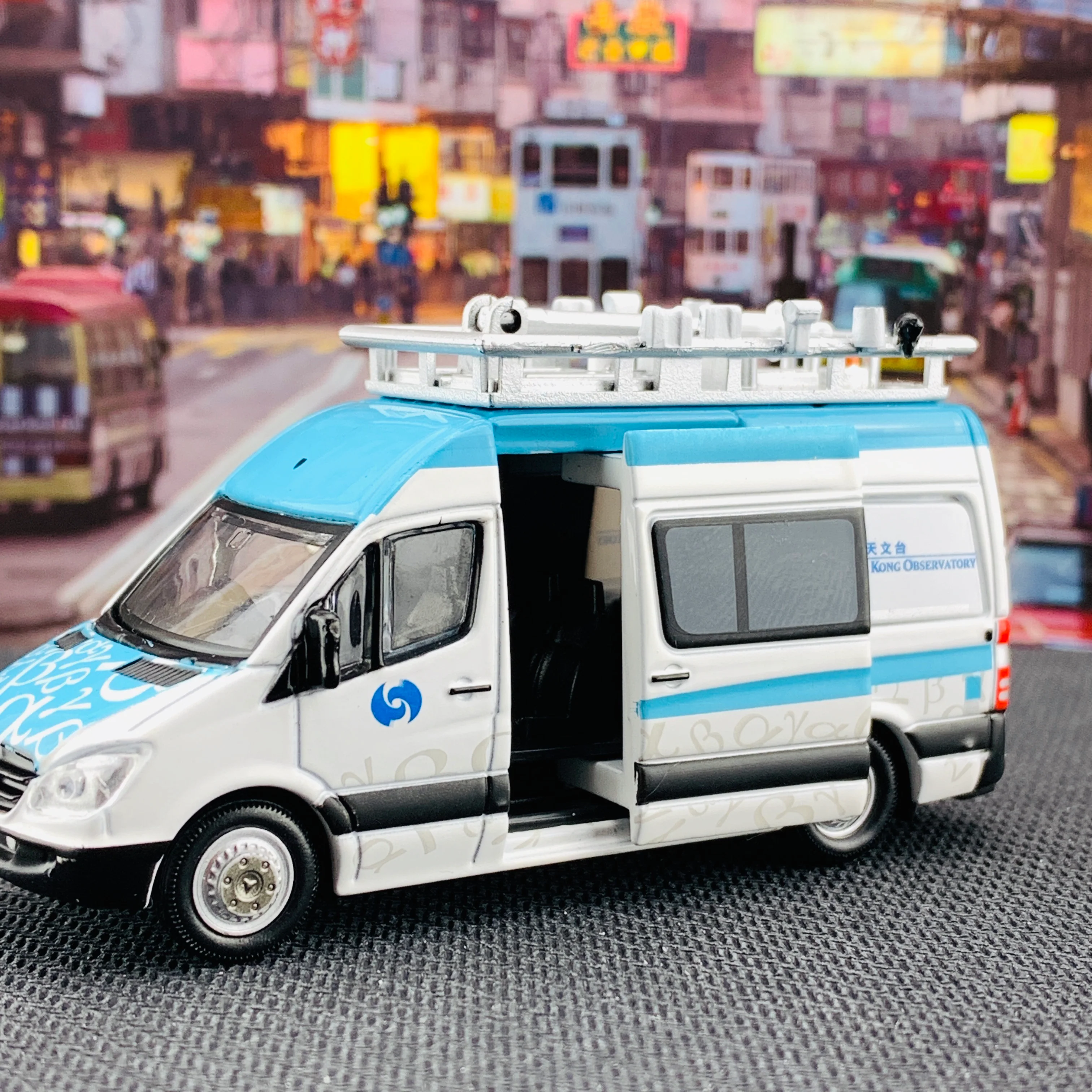 Tiny 微影 40 Mercedes-Benz Sprinter Hong Kong Observatory 天文台追風車 ATC64058 - Image 5