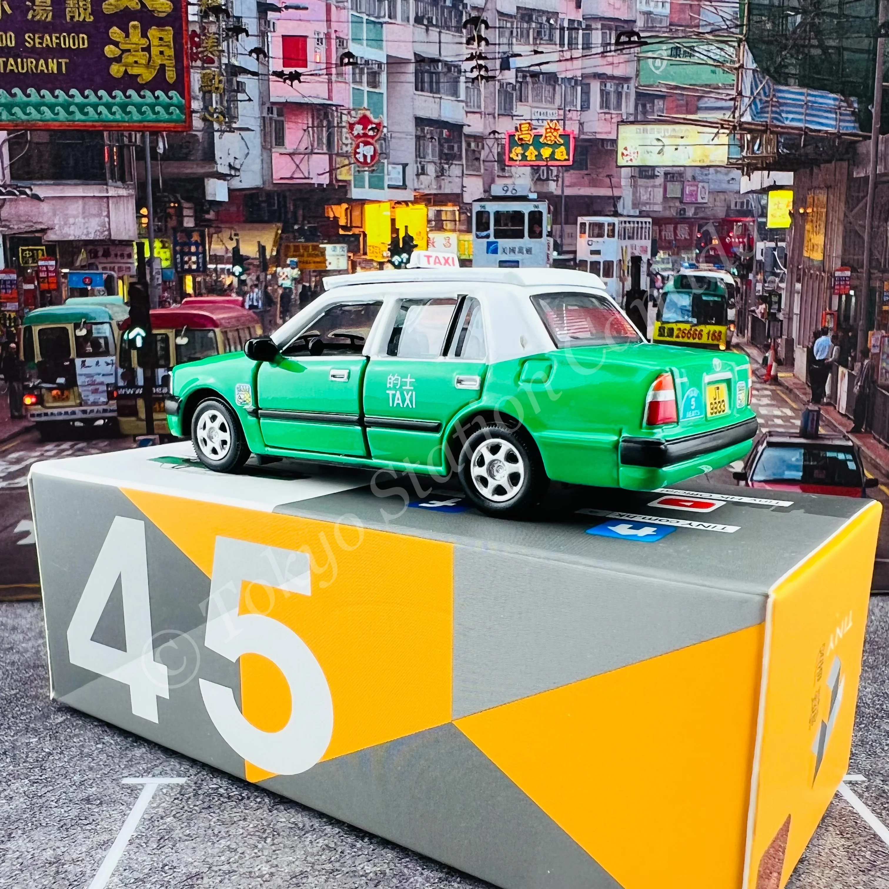 TINY 微影 45 Toyota Crown Comfort Taxi (New Territories) ATC65173 - Image 3