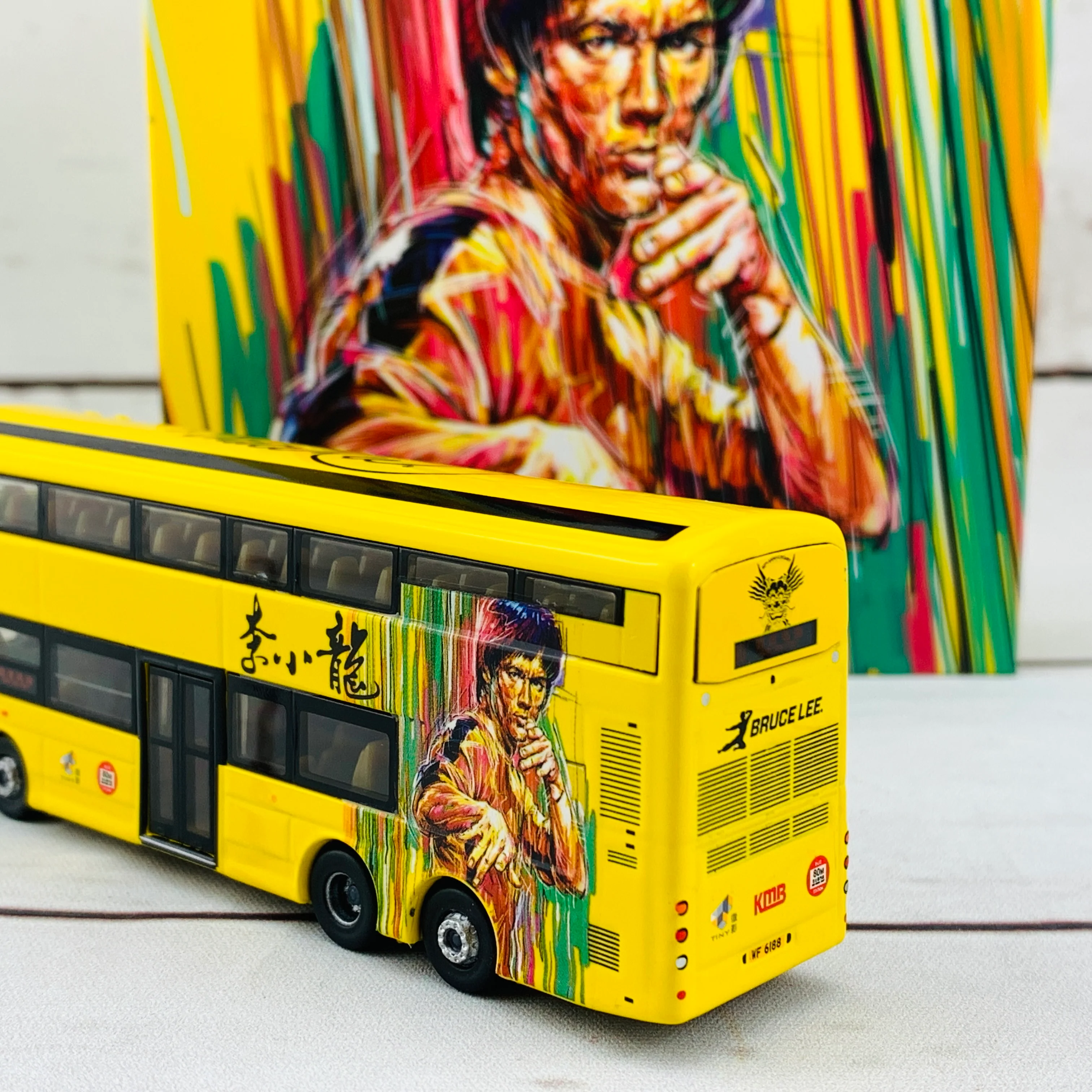 Tiny 微影 Bruce Lee KMB VOLVO B8L Wright Bruce Lee (Bruce Lee 80th Anniversary) KMB2020086 - Image 5