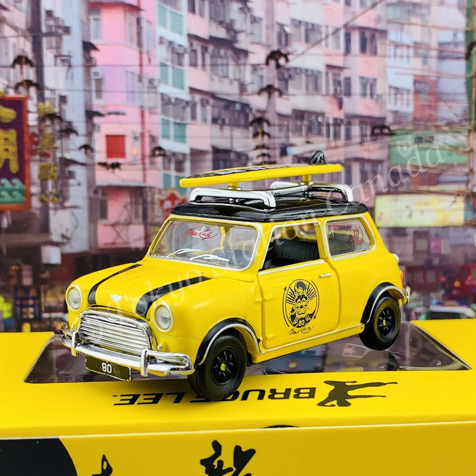 Tiny 微影 Bruce Lee Mini Cooper Mk 1 (Bruce Lee 80th Anniversary) ATC64989 - Image 4