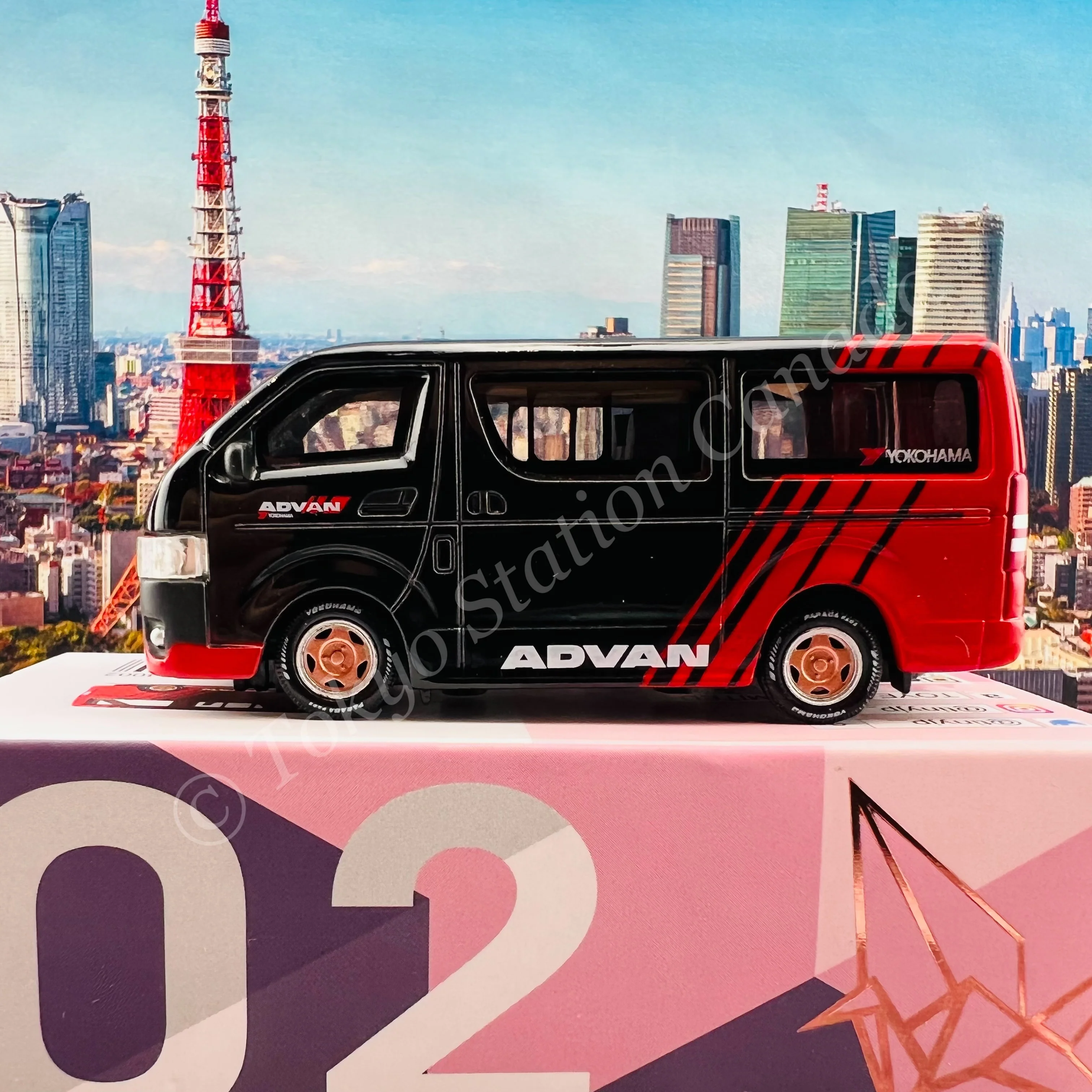 TINY 微影 JP2 Toyota Hiace ADVAN Japan ATCJP64002 - Image 3
