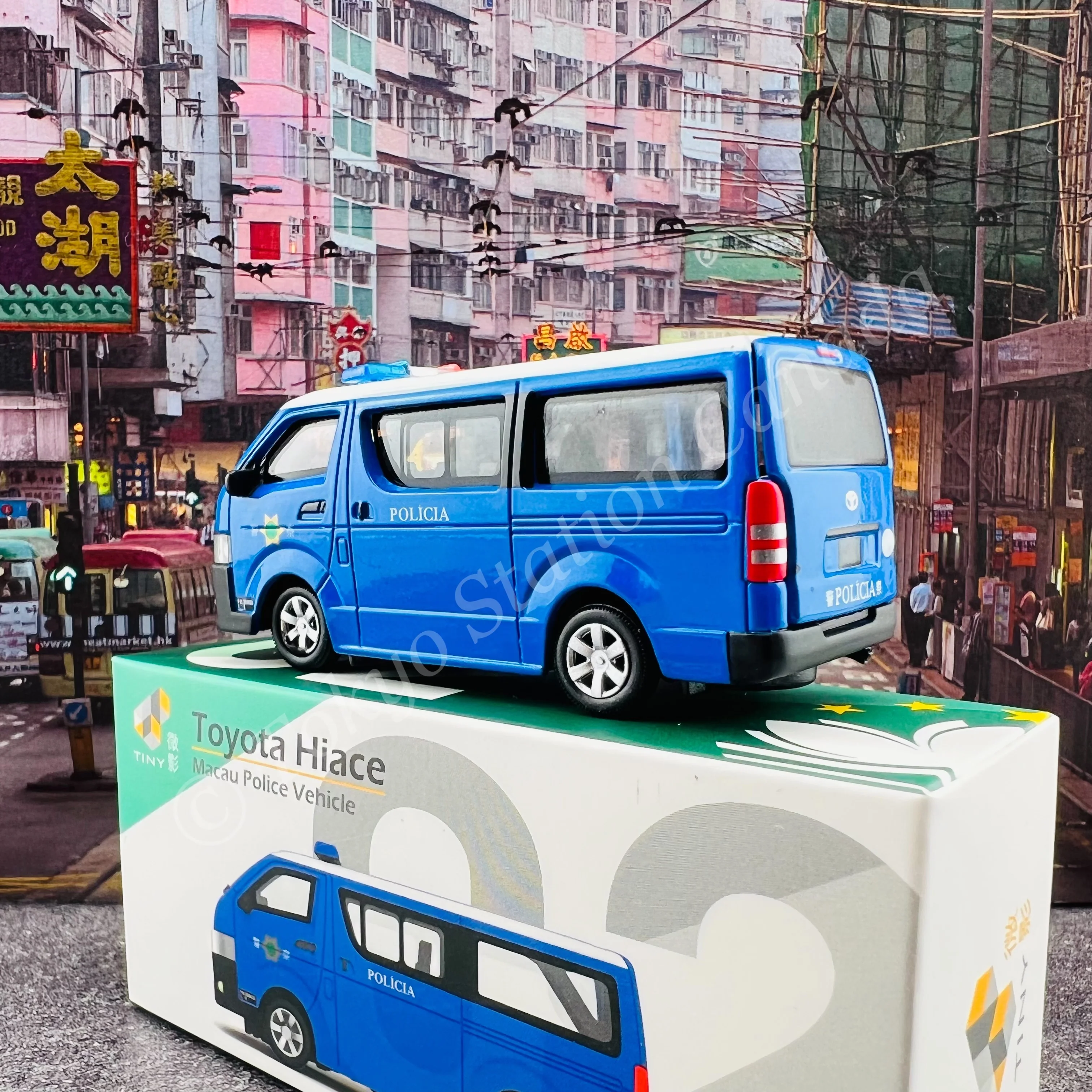 TINY 微影 MC02 Toyota Hiace Macau Police Vehicle ATC64429 - Image 5